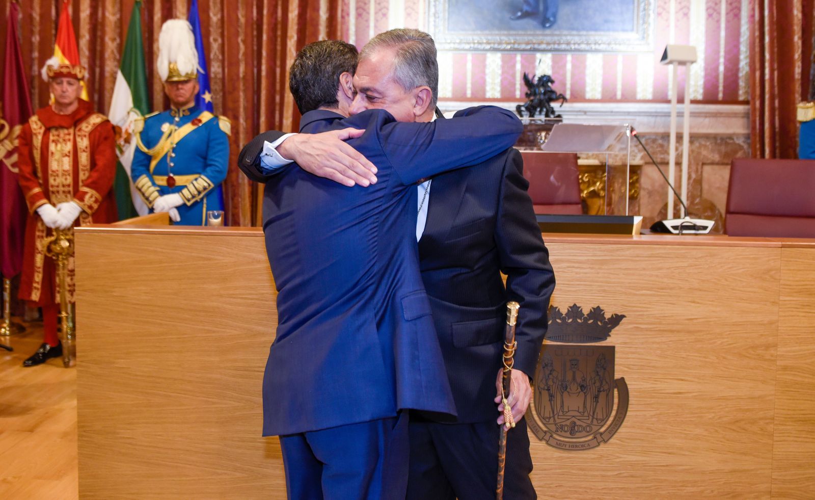 La investidura de José Luis Sanz como alcalde de Sevilla, en imágenes