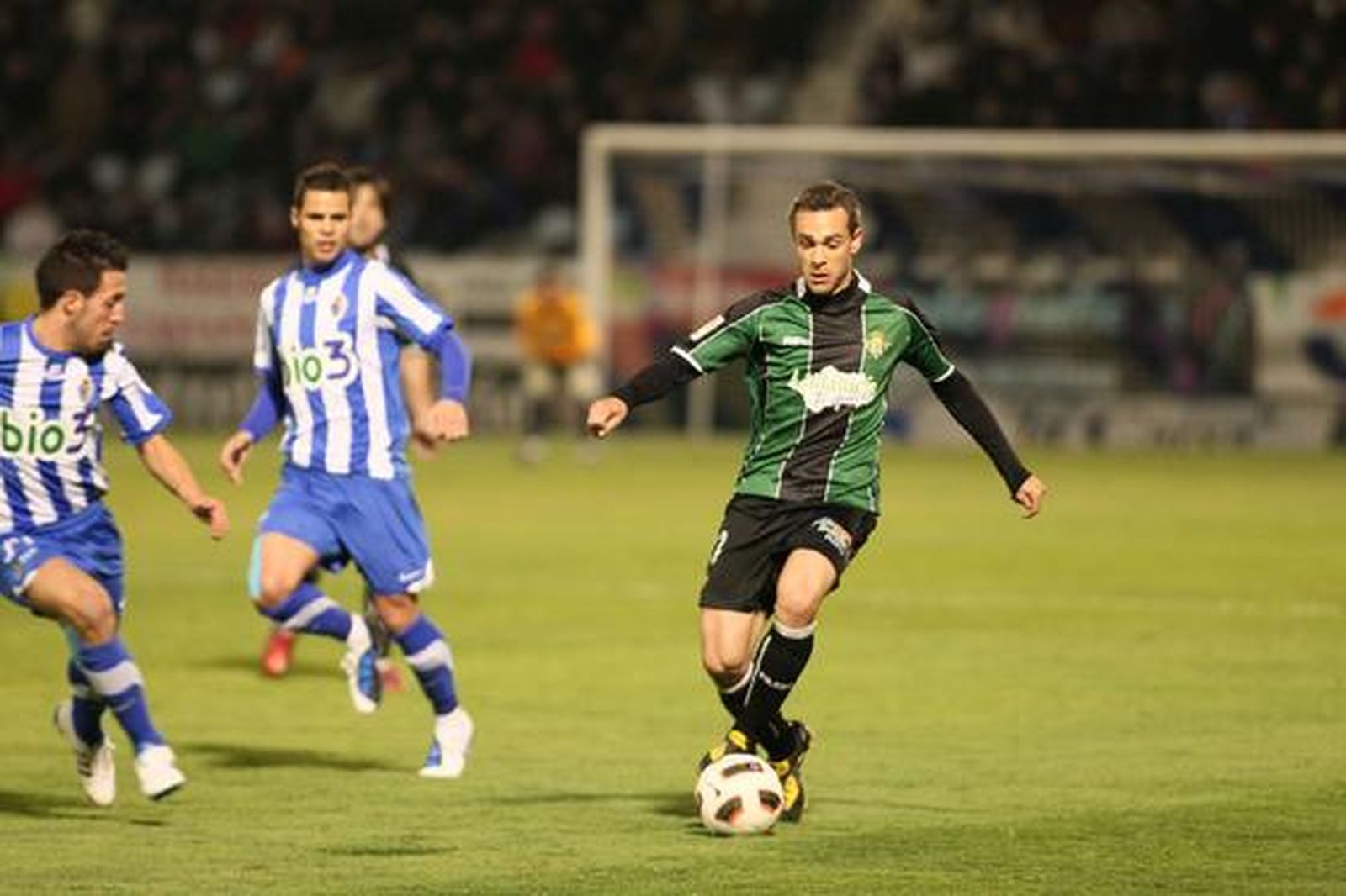 El Betis se trae un punto del campo del colista, la Ponferradina. / Norberto Cabezas