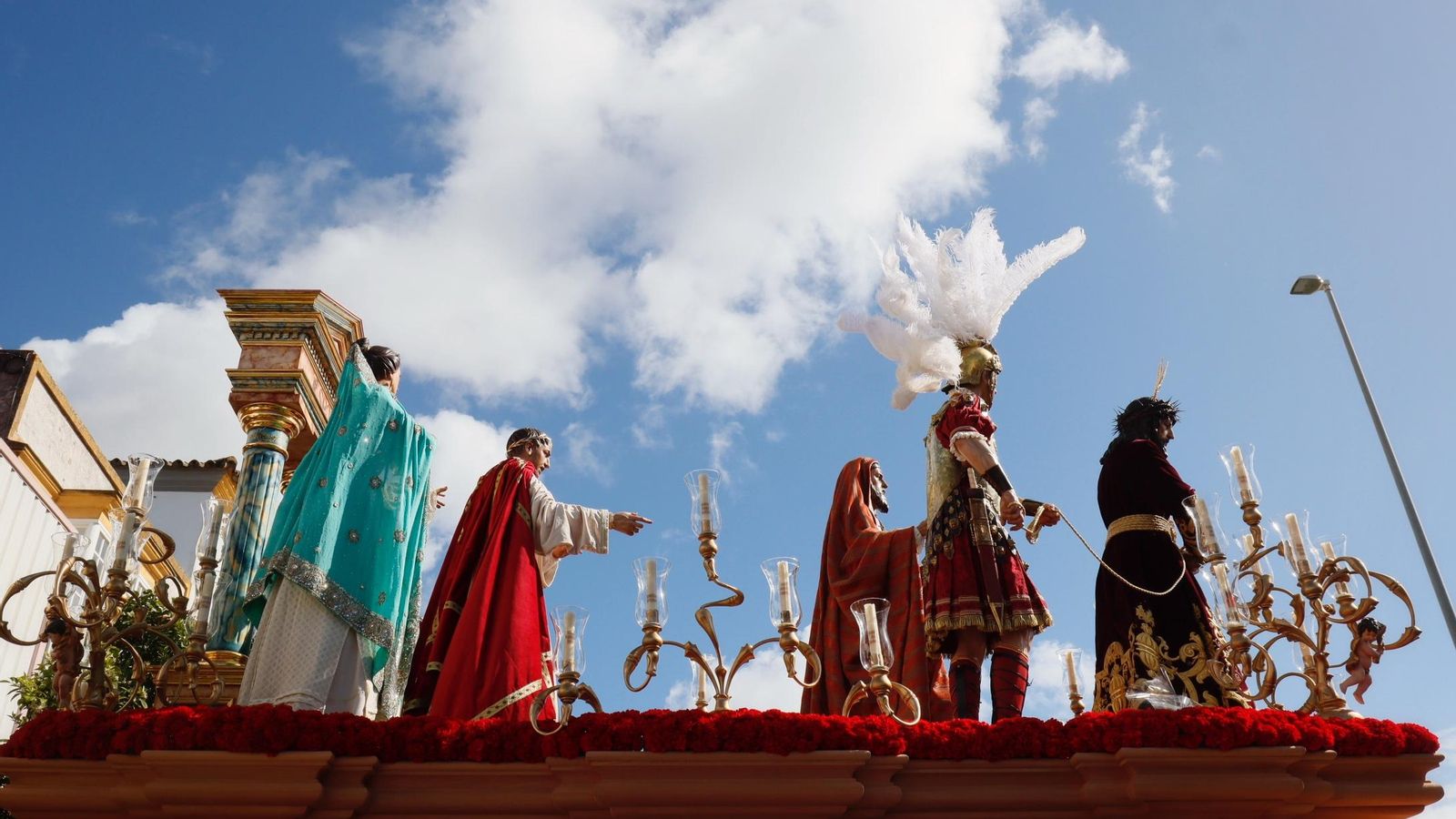 El Amor, durante su salida procesional.