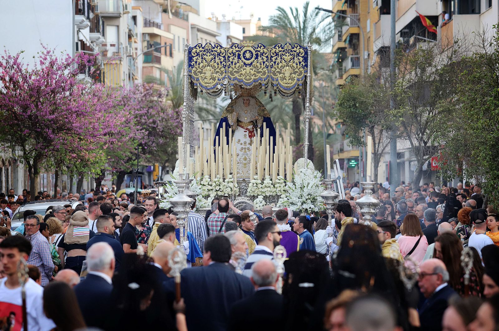 Imágenes de la procesión de la Virgen de los Dolores por Las Colonias