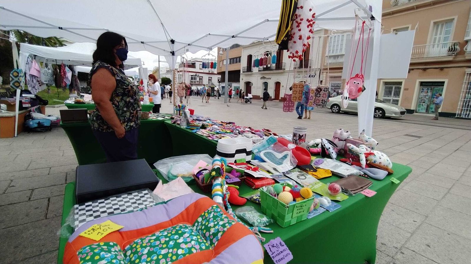 Mercadillo solidario de las protectoras de animales a San Fernando.
