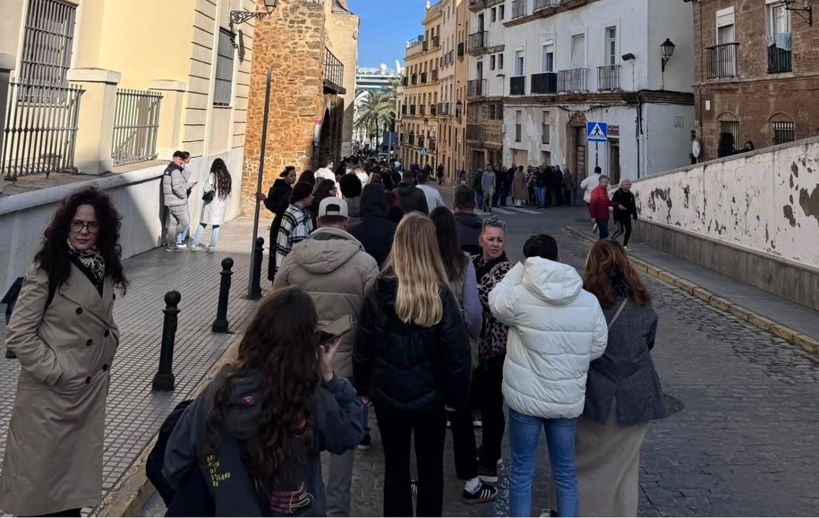 Hay mucha gente ociosa