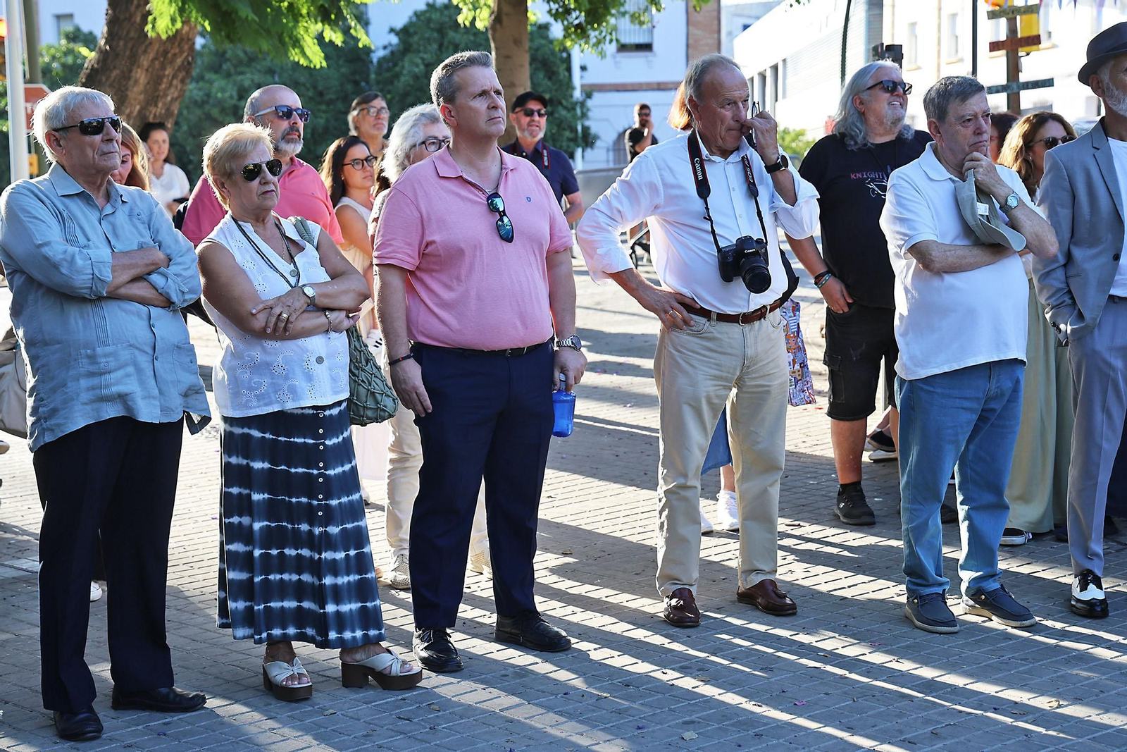 Imágenes de la colocación de la Corona Real del Barrio Reina Victoria