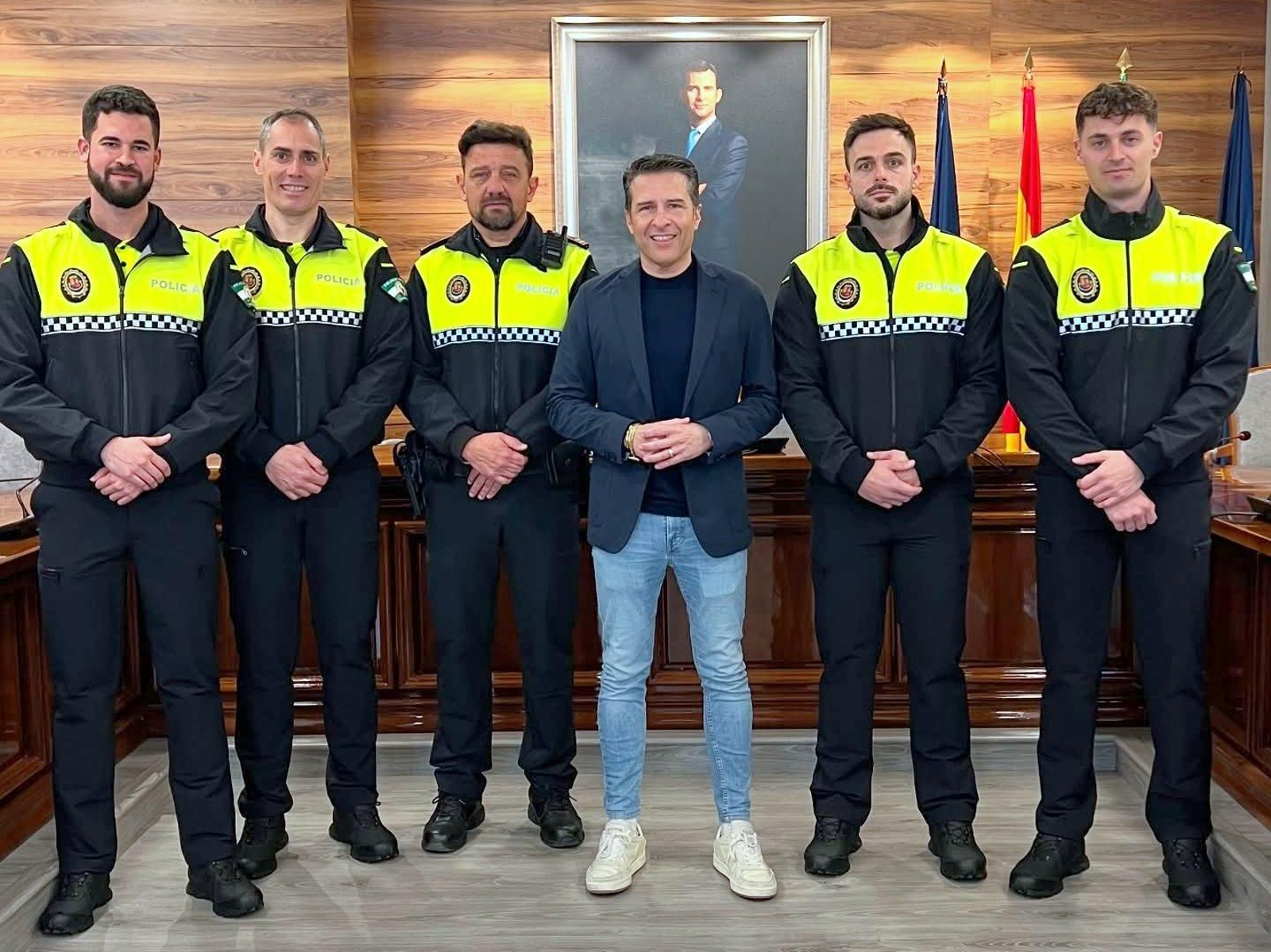 El alcalde, Óscar Medina, con Policías Locales