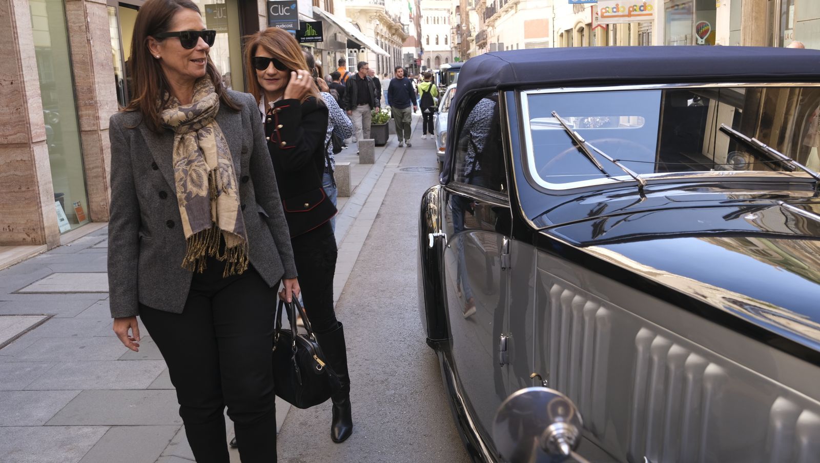 La 33 Ruta de Automóviles Antiguos toma las calles de Almería
