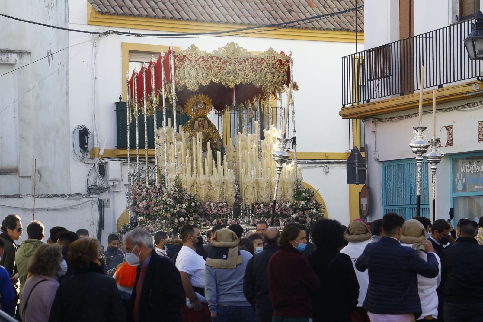 La procesión extraordinaria de la Virgen de la Salud de Córdoba, en imágenes