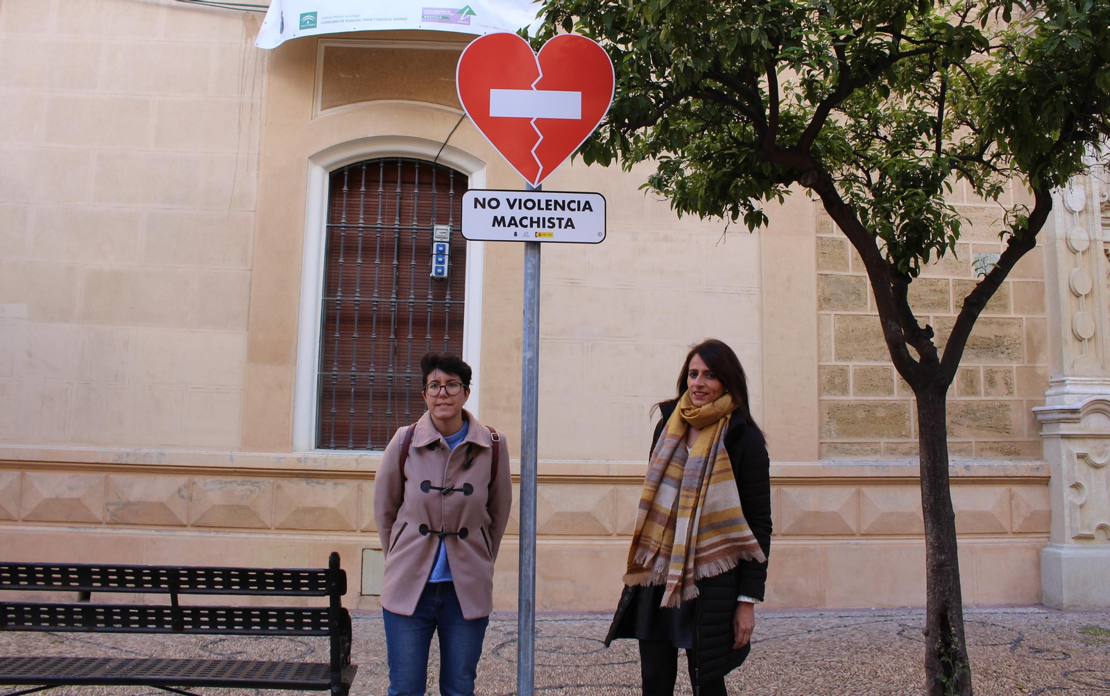 Señal ubicada junto al Ayuntamiento de Montilla. Señal ubicada junto al Ayuntamiento de Montilla.