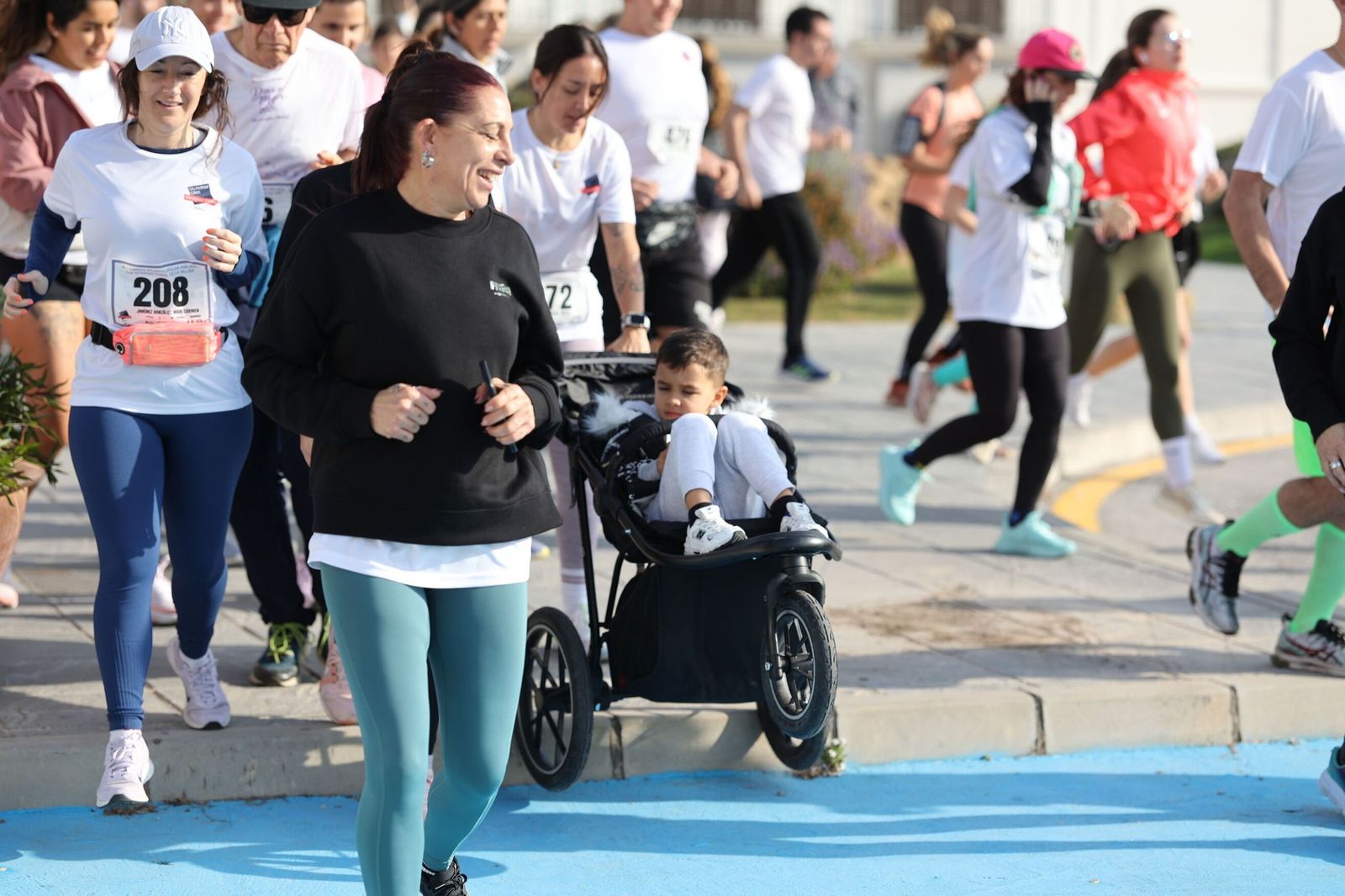 La Carrera Solidaria por el Día de la Mujer McArthurGlen, en fotos
