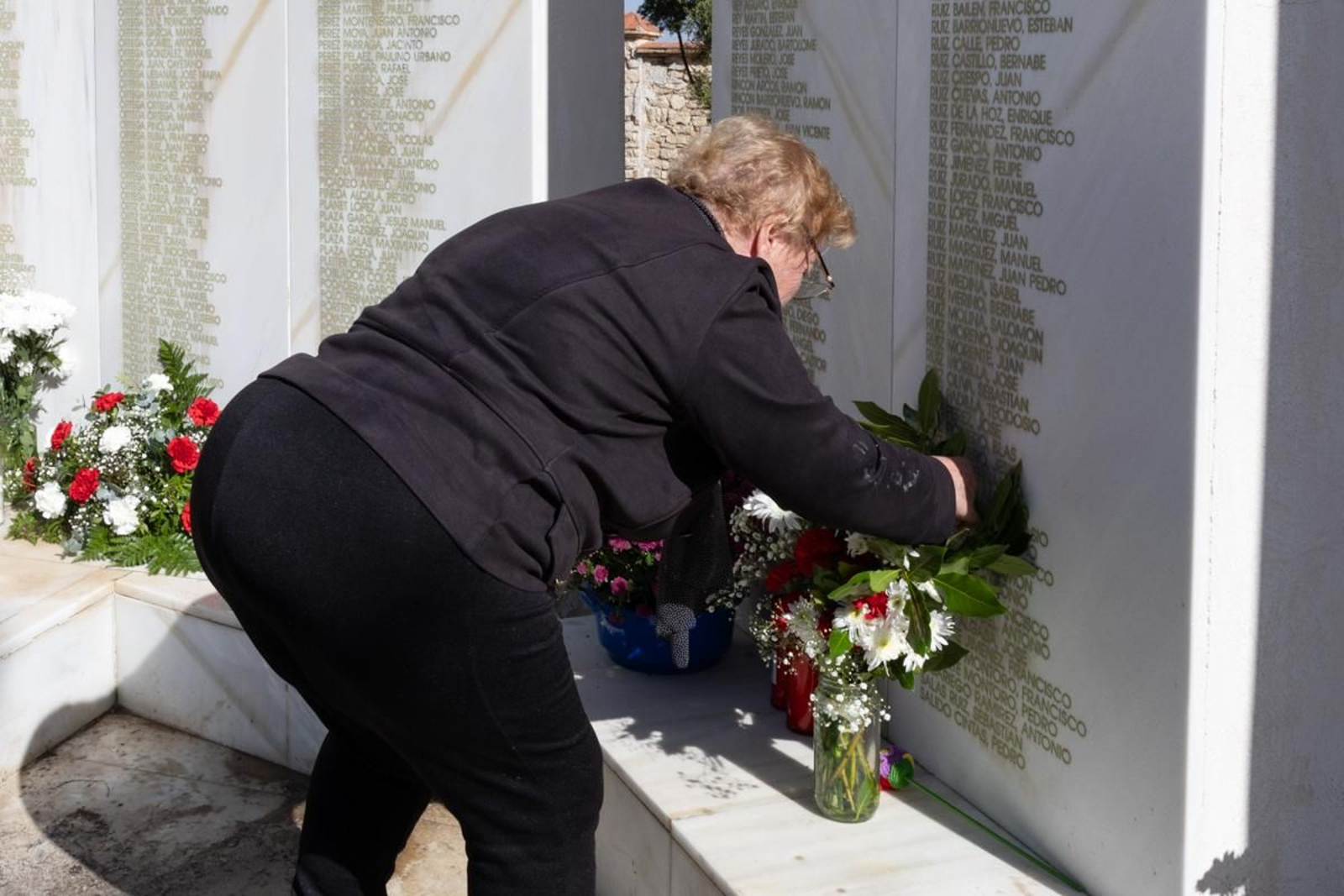 Día de Los Santos en el cementerio de San Fernando y San Eufrasio de Jaén, en imágenes