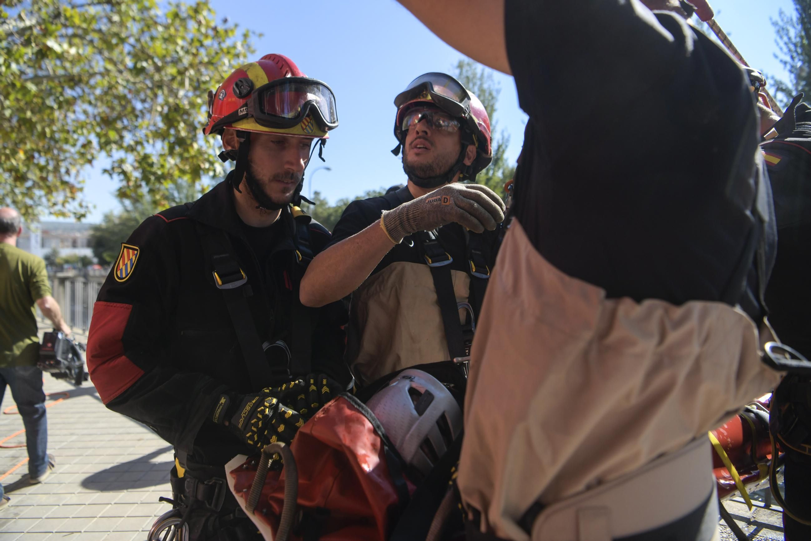 Así ha sido el simulacro de rescate en el río Genil de Granada
