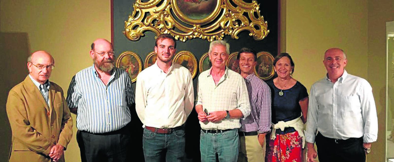 José Caravaca de Coca; el hermano mayor de la Santa Caridad, Juan Antonio García Aragón; el delegado de Cultura, Daniel Moreno; el director del Museo de Cádiz, Juan Alonso de la Sierra; junto a Fernado Maqueda, Araceli Pérez y Enrique Méndez, durante la apertura de la muestra.
