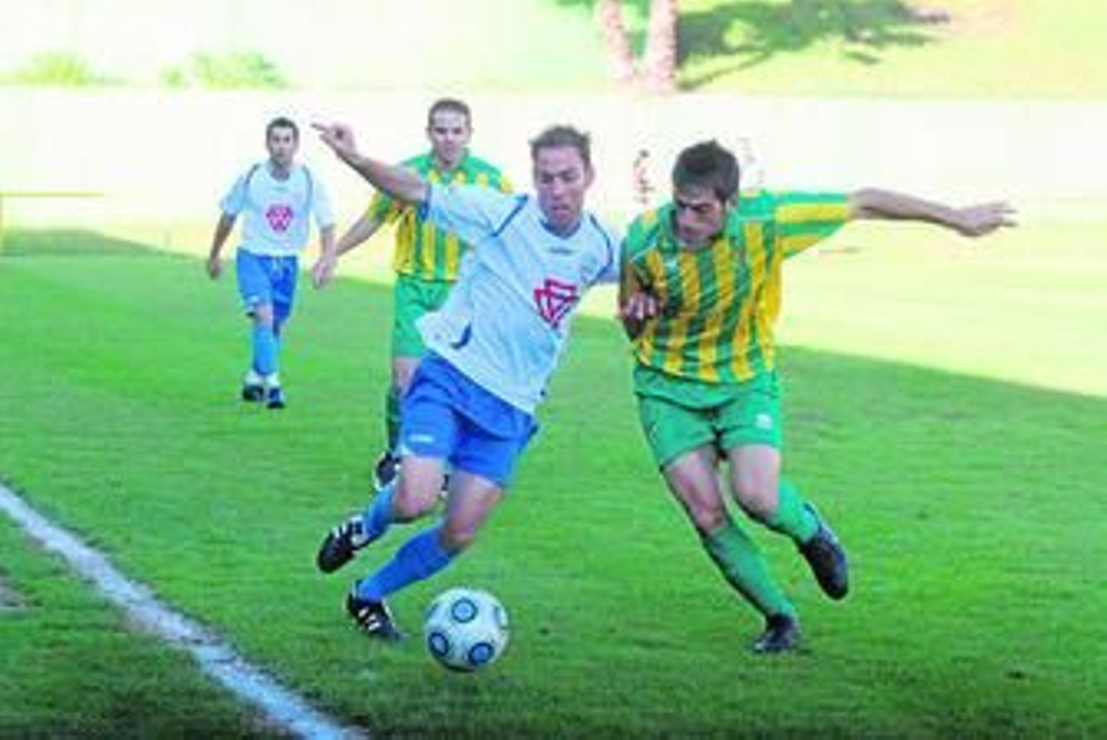 El barreño Dani Guerrero pugna en el Unión/Alcalá del pasado domingo.
