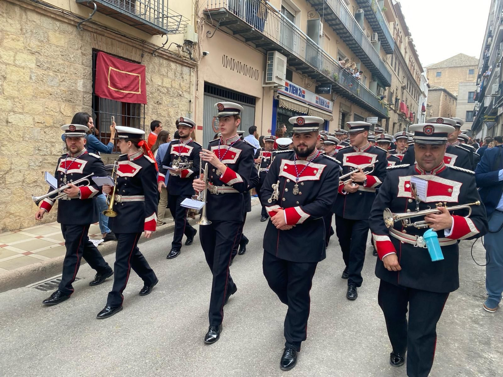 Tarde de Domingo de Ramos con cielos grises