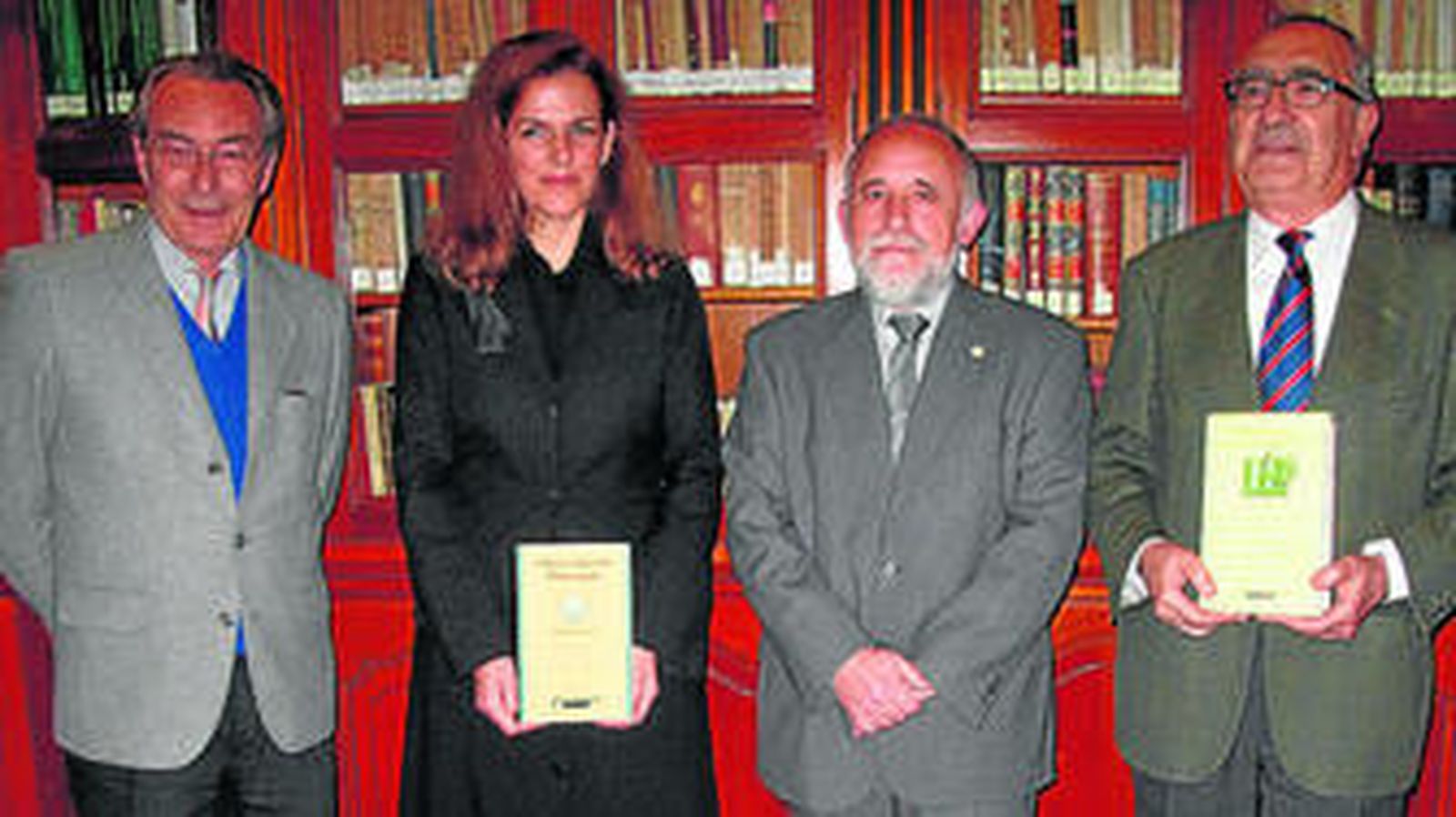 El académico Jacobo Cortines, miembro del consejo asesor de la Fundación José Manuel Lara; Mercedes Comellas, editora del libro presentado, y los catedráticos de Literatura Española José Lara Garrido (Universidad de Málaga), director de la Fundación, y Rogelio Reyes Cano (Hispalense) autor de la obra 'Minerva Sevillana'.