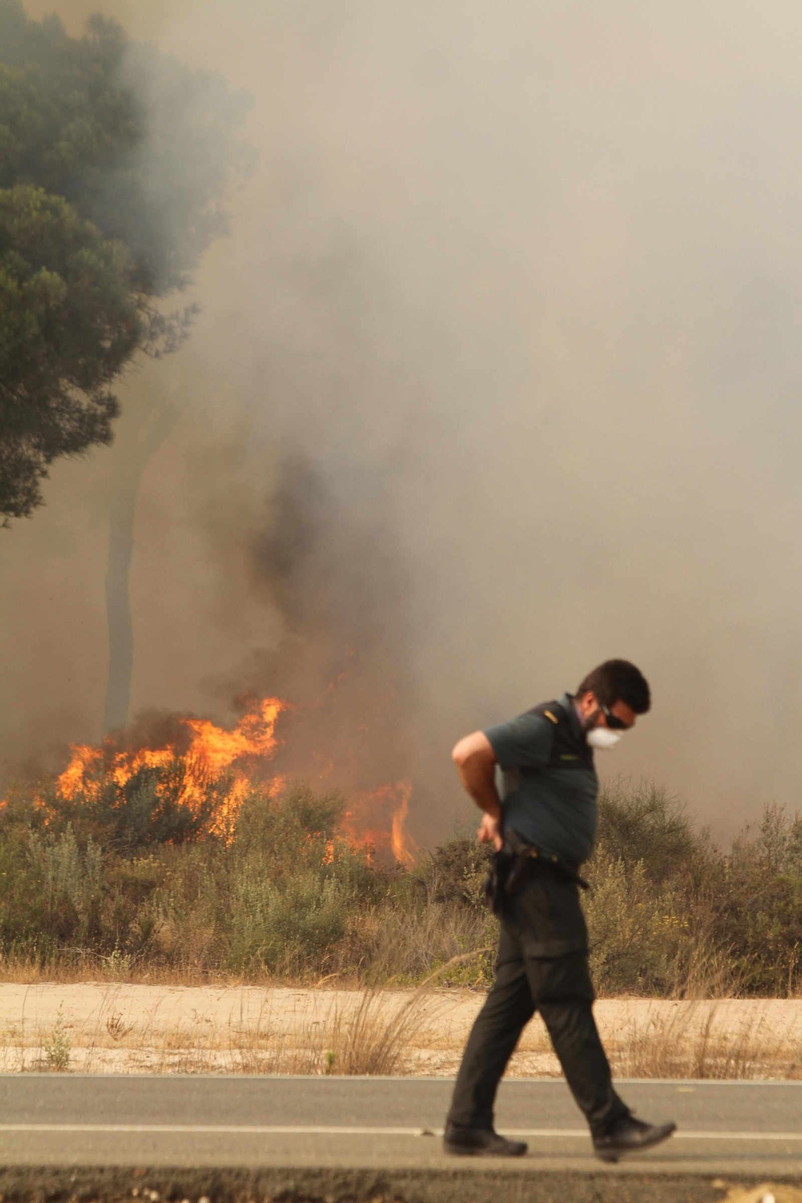 Las imágenes del incendio en Moguer y Mazagón