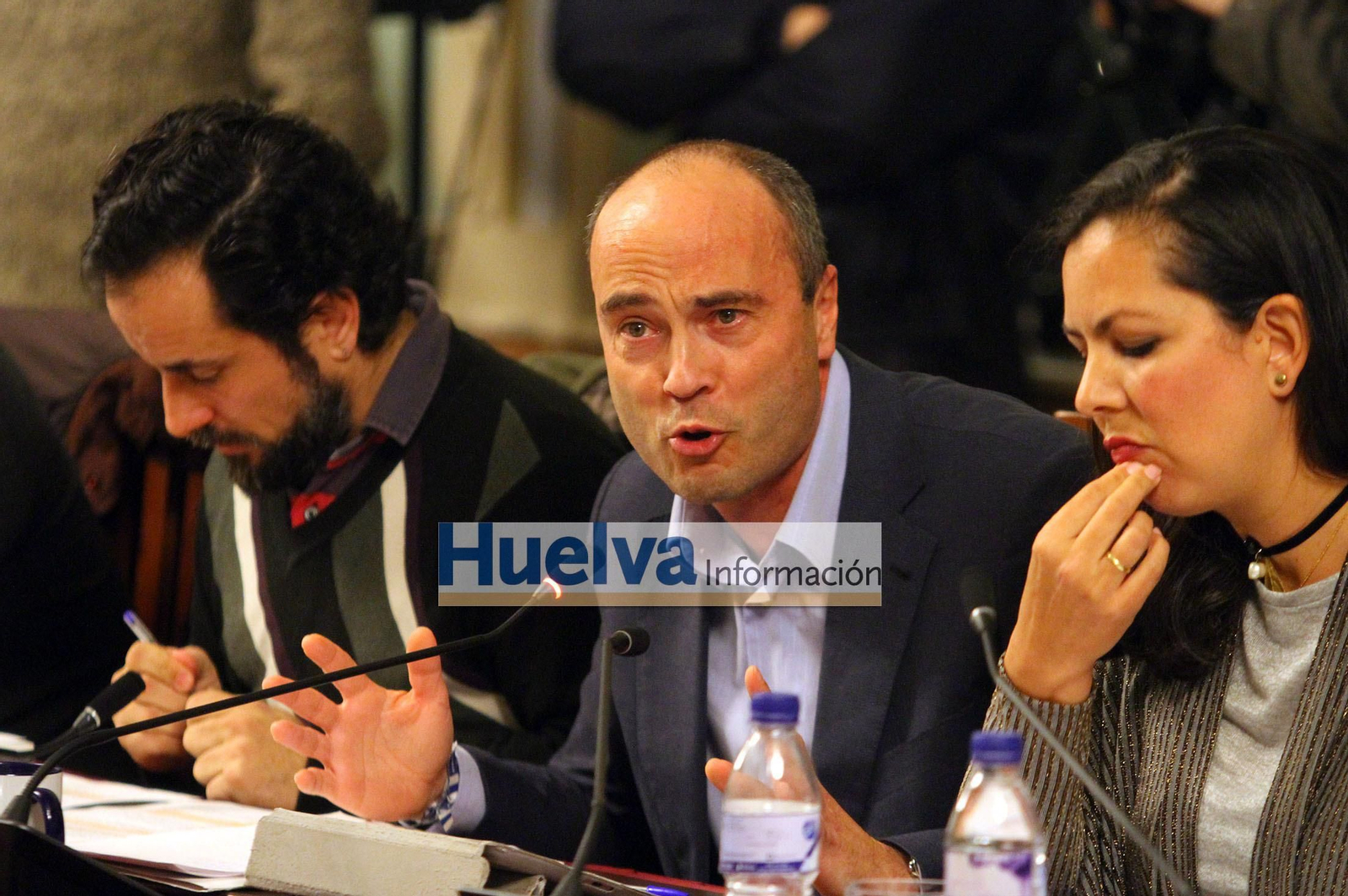 Imágenes del pleno en el ayuntamiento de Huelva para aprobar el pago de la deuda del Recre con Hacienda.