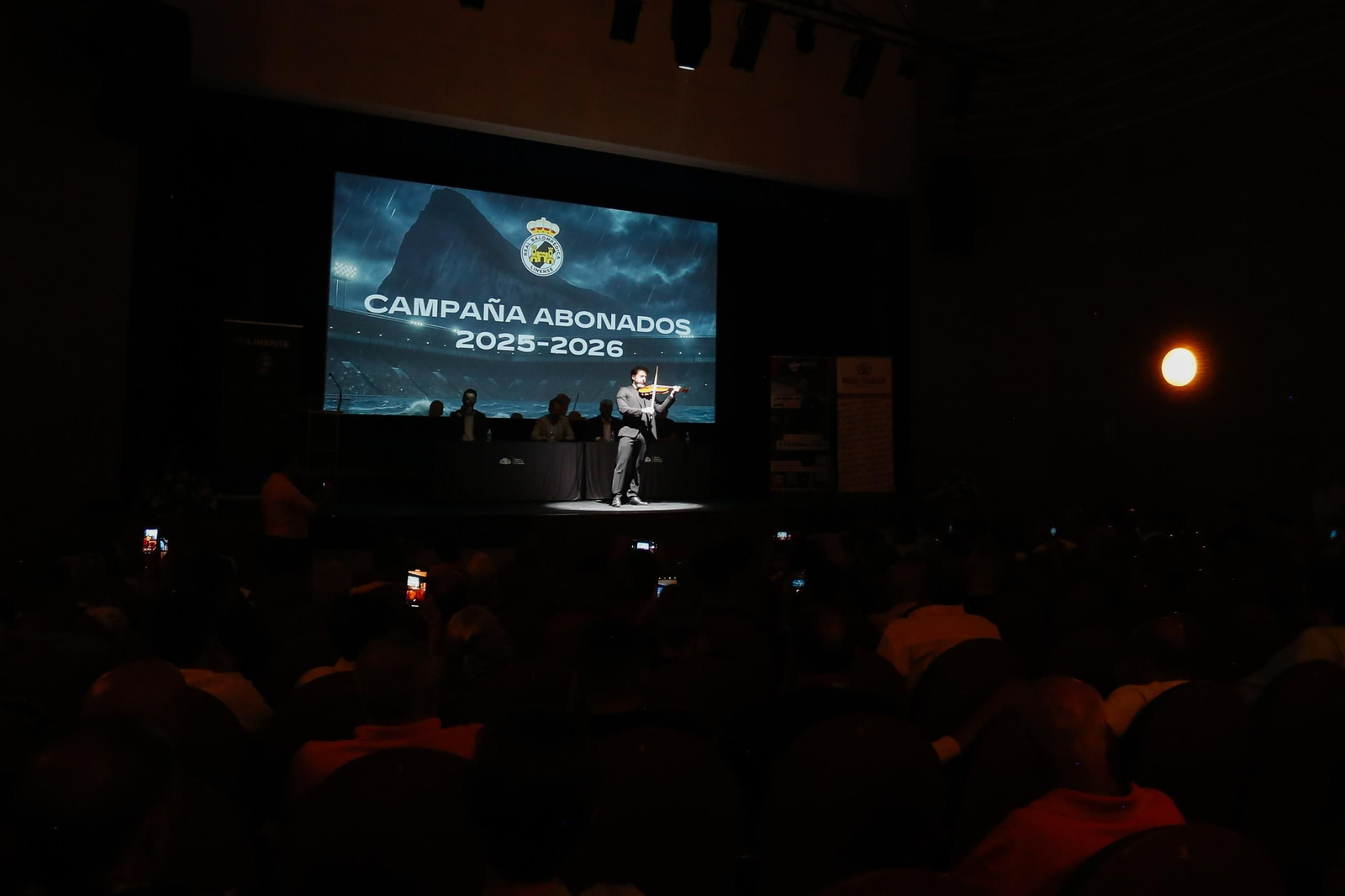 Las fotos de la presentación de la campaña de abonados de la Balona en el teatro la Velada