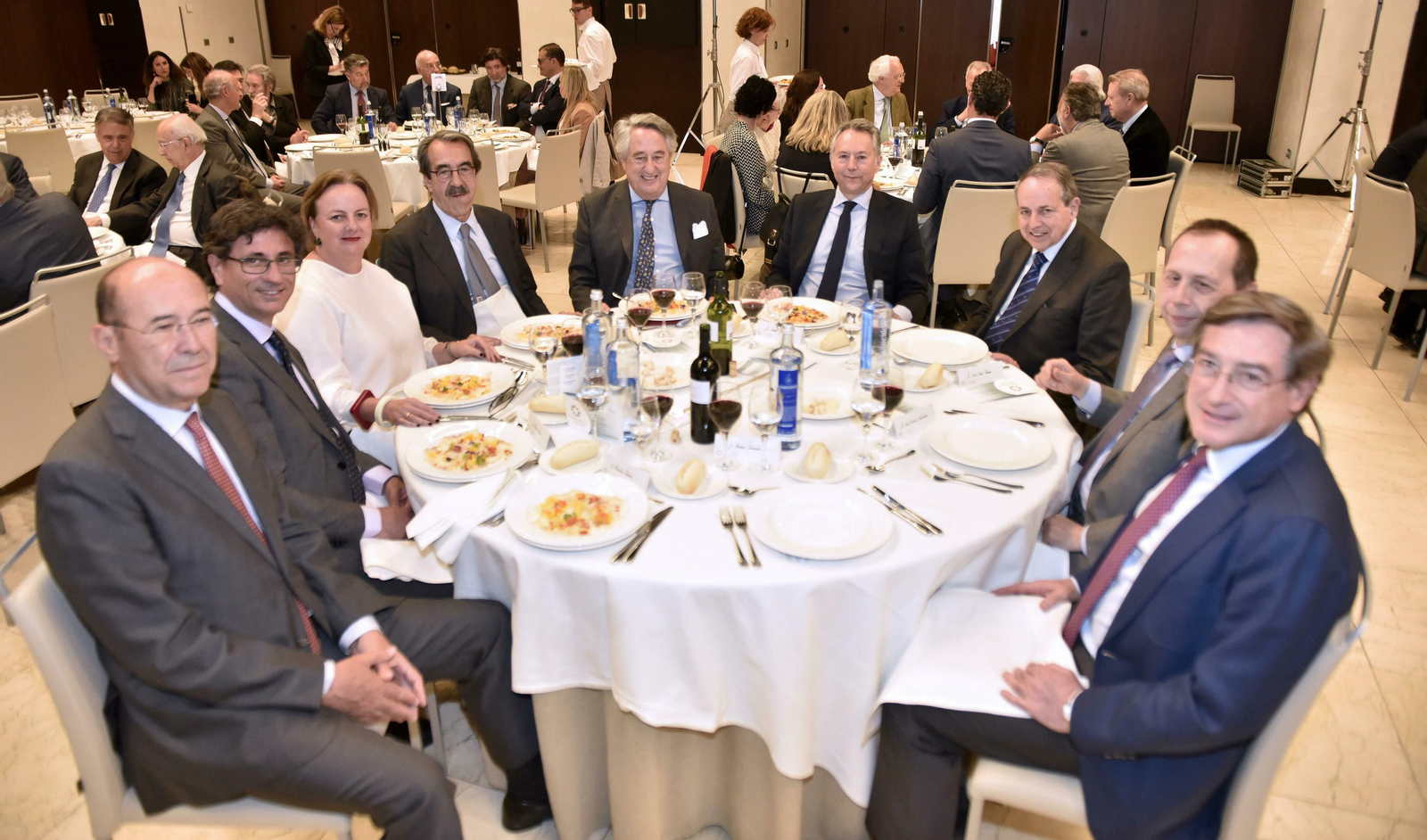 Francisco Ferraro, Manuel Alejando Hidalgo, secretario general de Economía; Natalia González, directora general de Industria, Energía y Minas; Emilio Ontiveros, Javier Targhetta, José Joly, Juan José Toribio, José Antonio Carrizosa y Rafael Carmona, presidente de la Autoridad Portuaria de Sevilla.