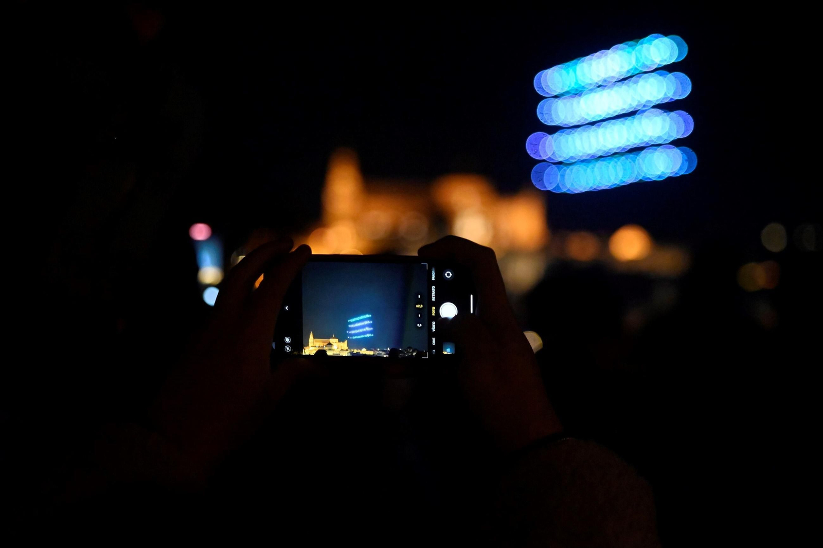 Más de un centenar de drones iluminan la Navidad desde el cielo de Córdoba