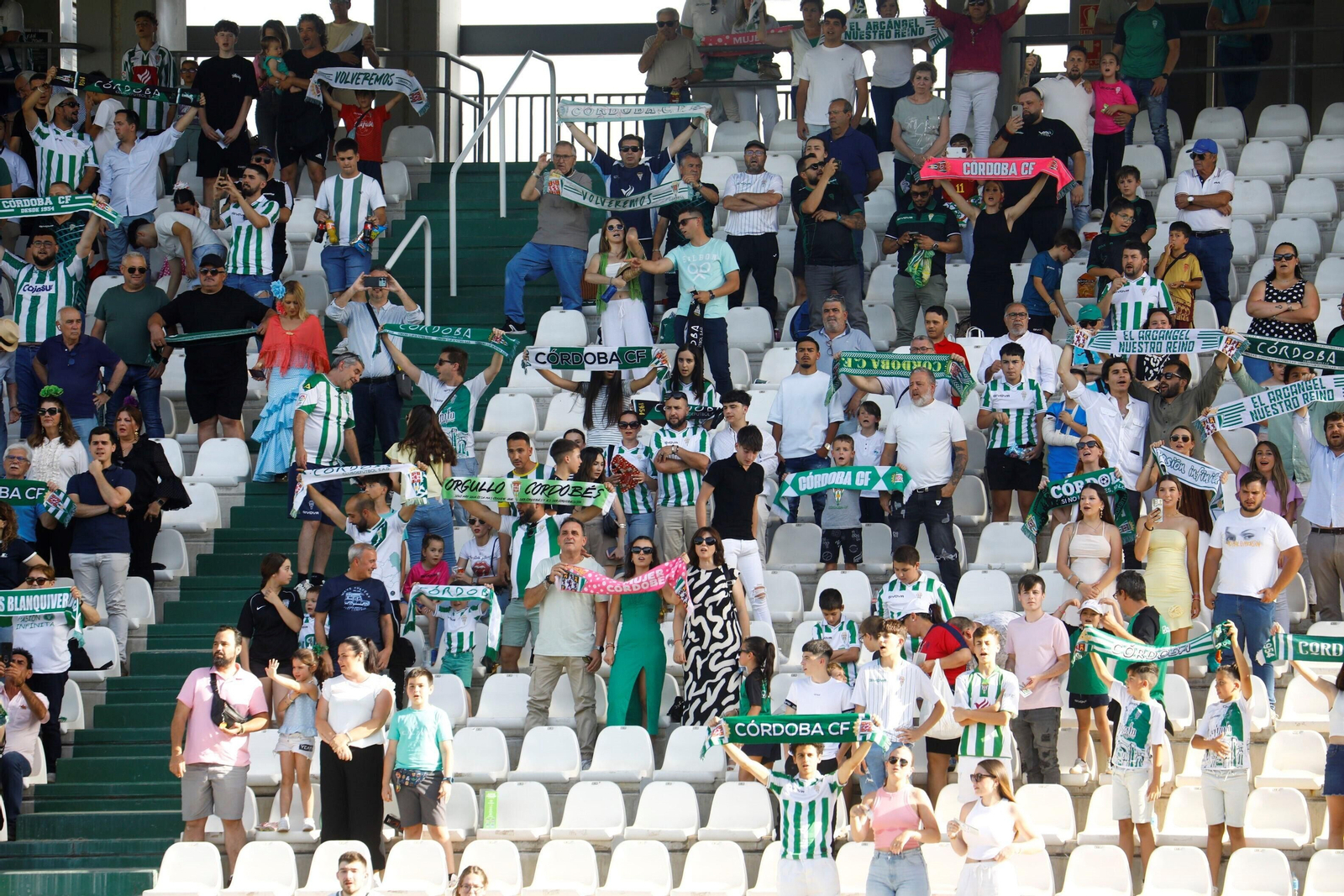 Las mejores fotos del ambiente en El Arcángel para el Córdoba CF - Algeciras