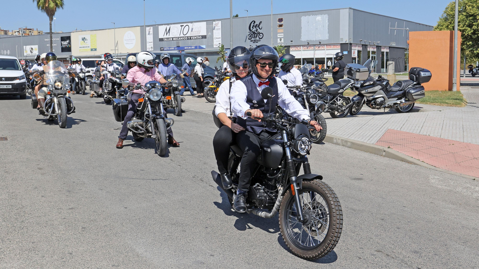Búscate en el evento motero solidario "The Distinguished Gentleman´s Ride" en Jerez