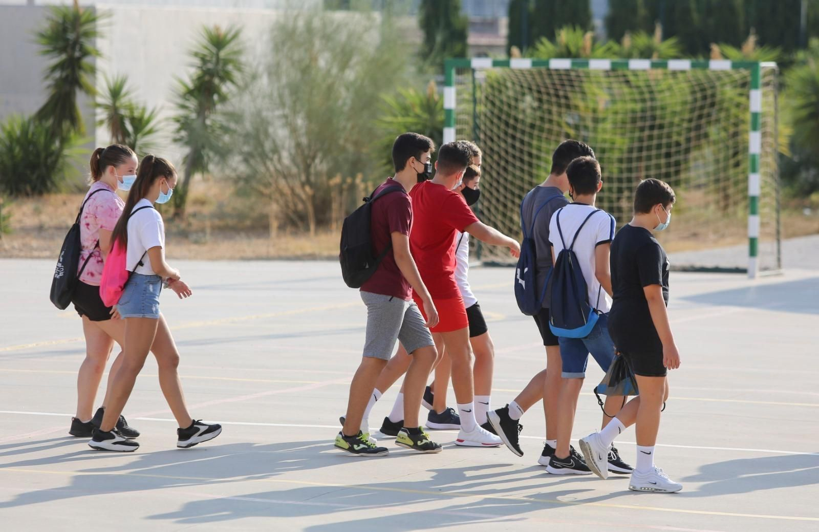 Fotos: Así han regresado a las aulas los estudiantes de Bachillerato en Málaga
