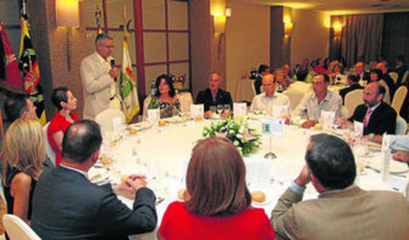 Cálida despedida a cinco mandos de Unidades de la Brigada de La Legión