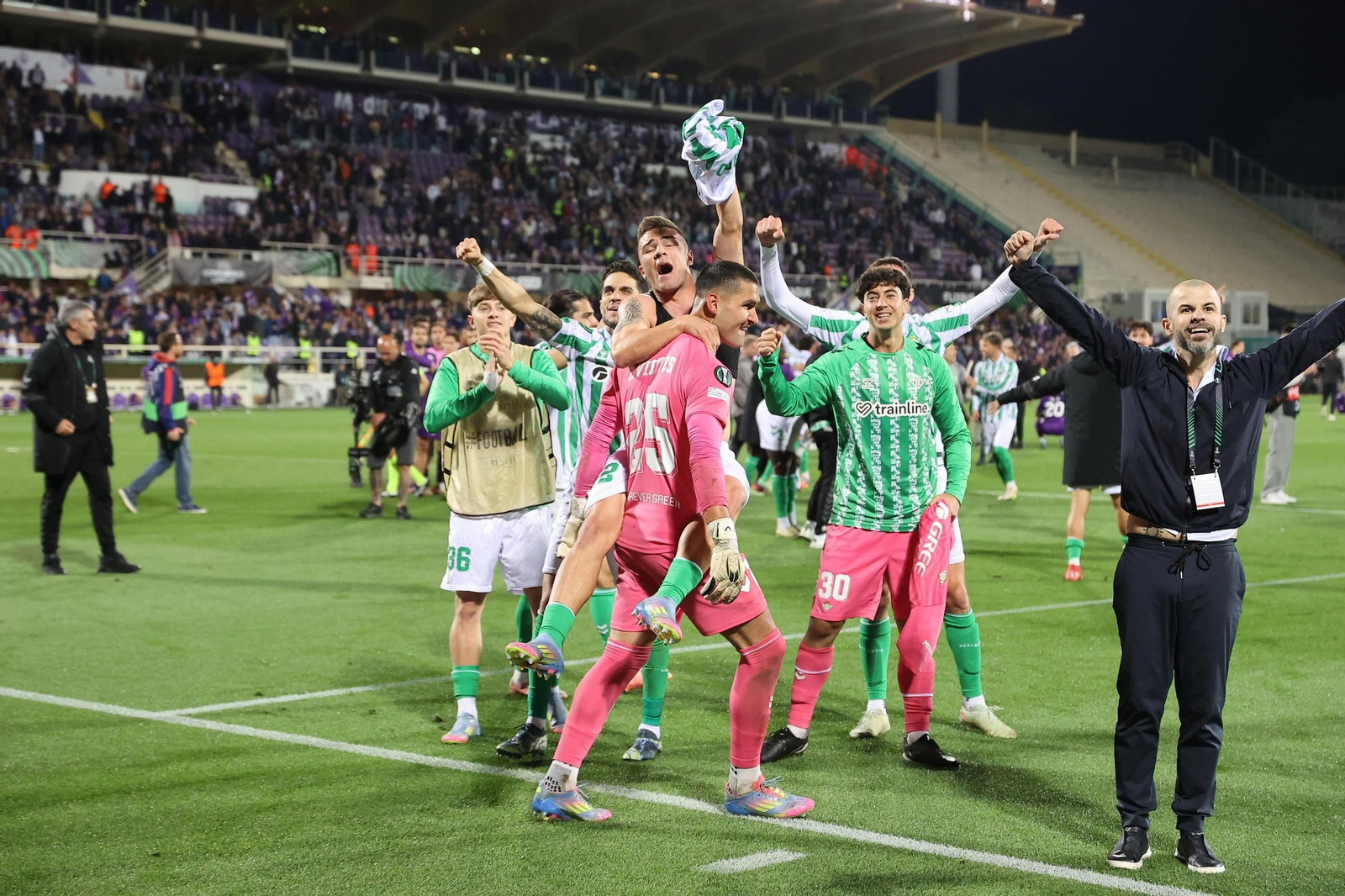 Las fotos del Fiorentina-Betis de la Conference League