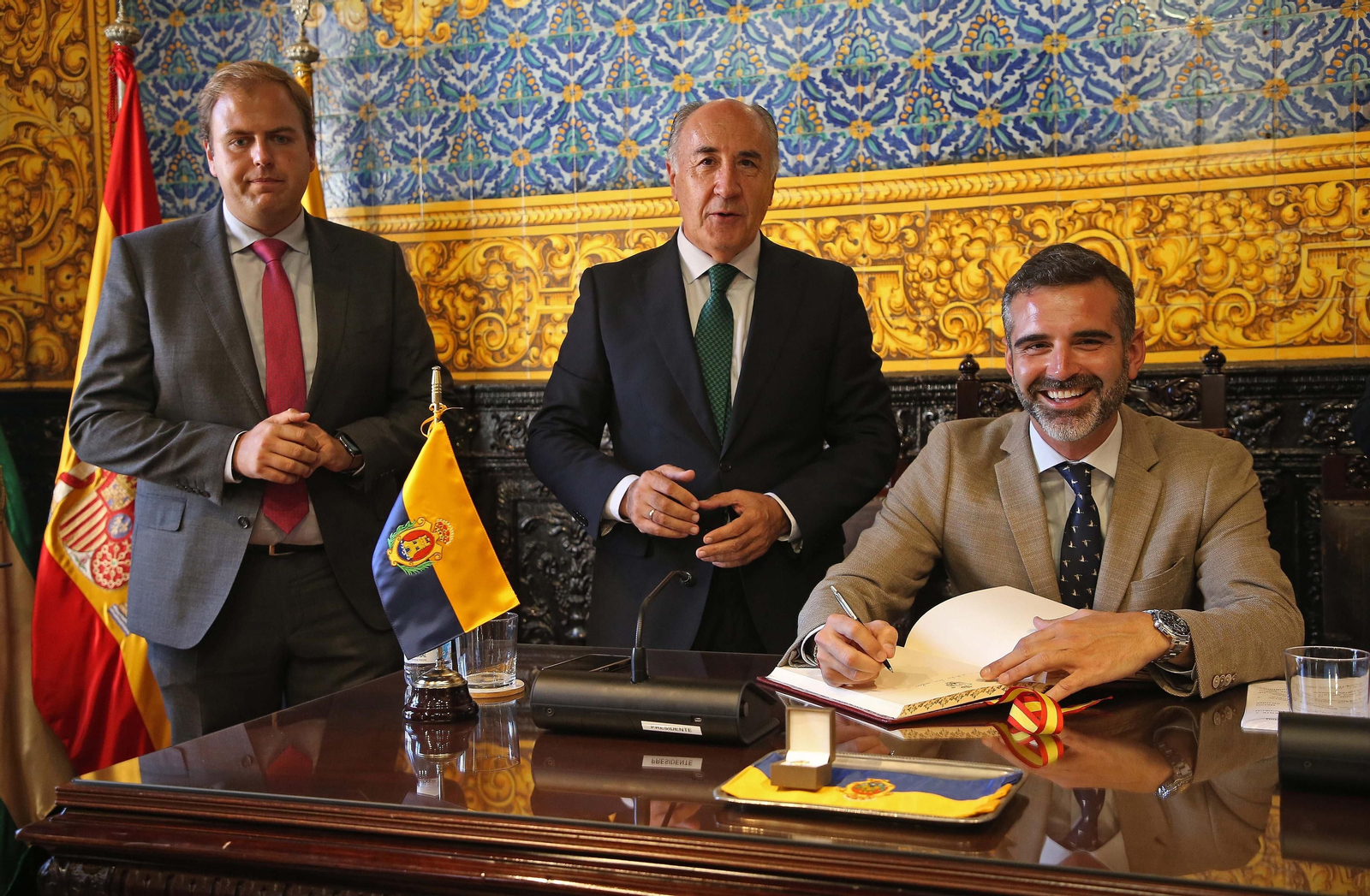 Imágenes de la visita institucional de Ramón Fernández - Pacheco al Ayuntamiento de Algeciras