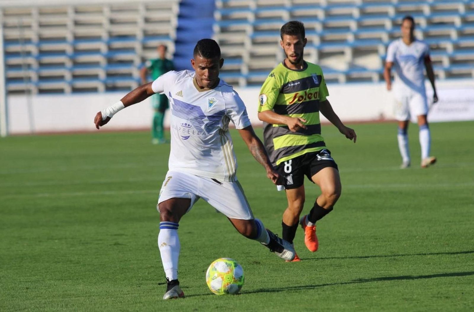 Juergen, en un lance del Marbella-At. Sanluqueño