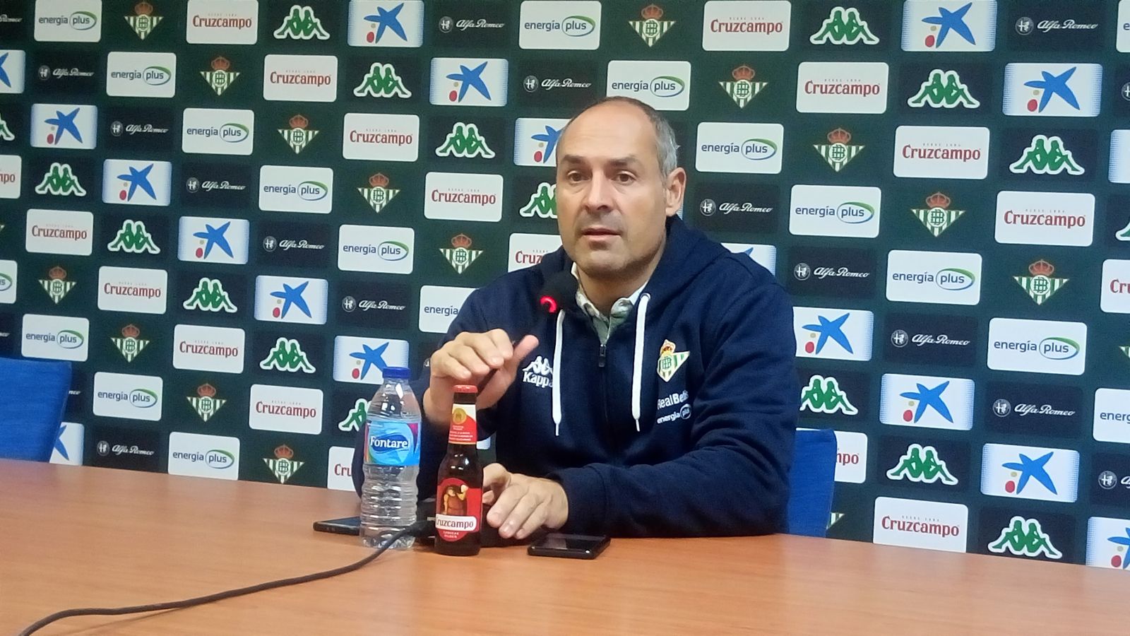 Curro Segura atiende a los medios de comunicación en la previa del duelo ante el Bilbao Básket.