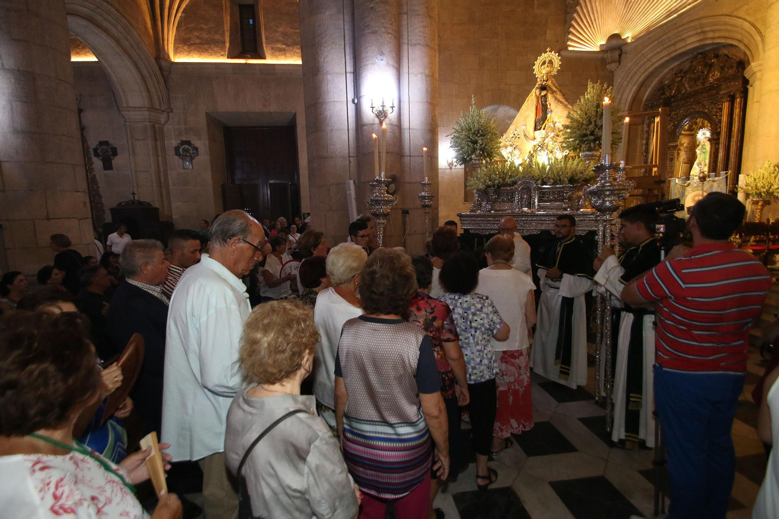 Fotogalería de la retirada de la Virgen del Mar para su restauración