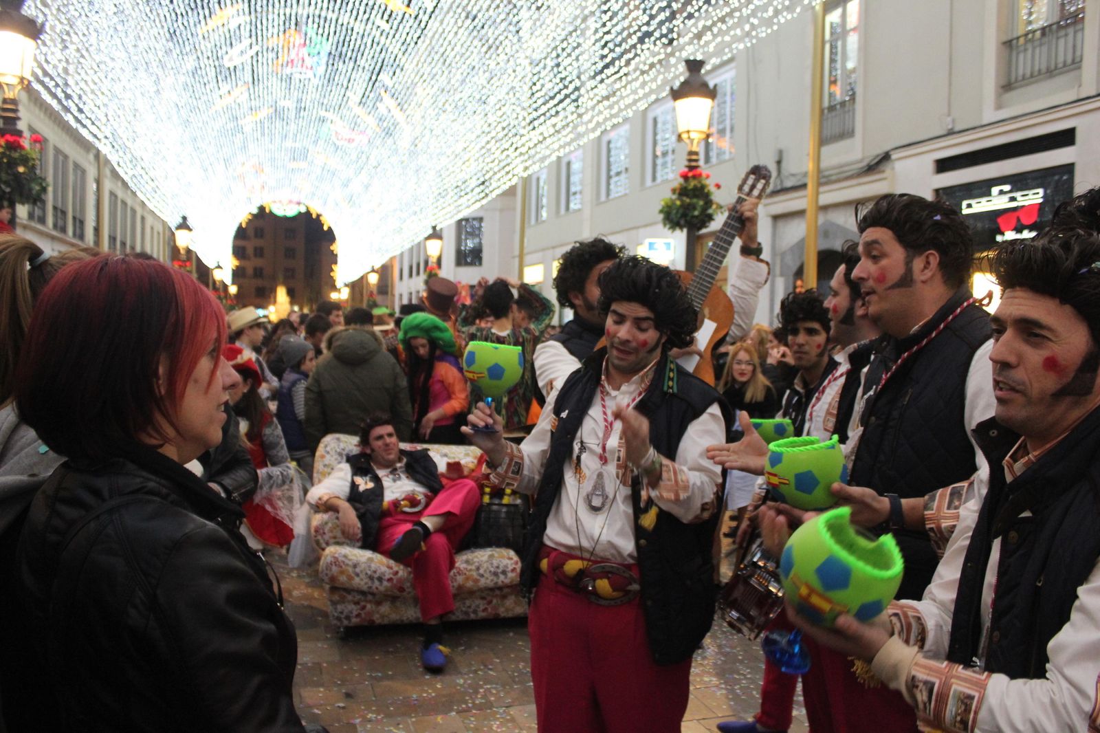 Calle Larios acogerá mañana la Batalla de las Flores.