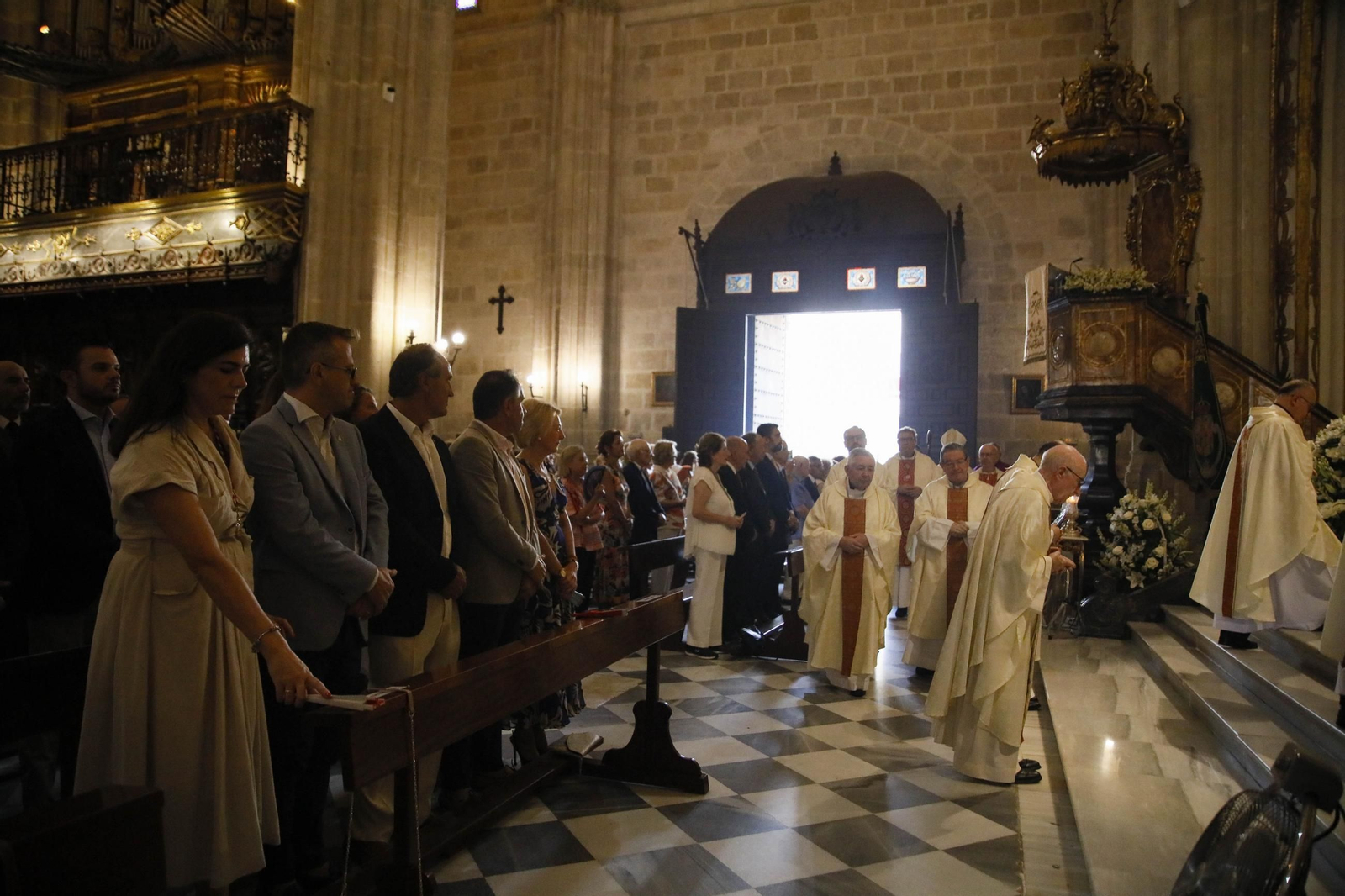 Las imágenes de la santa misa estacional presidida por el obispo de Almería, con la interpretación de Anacrusa