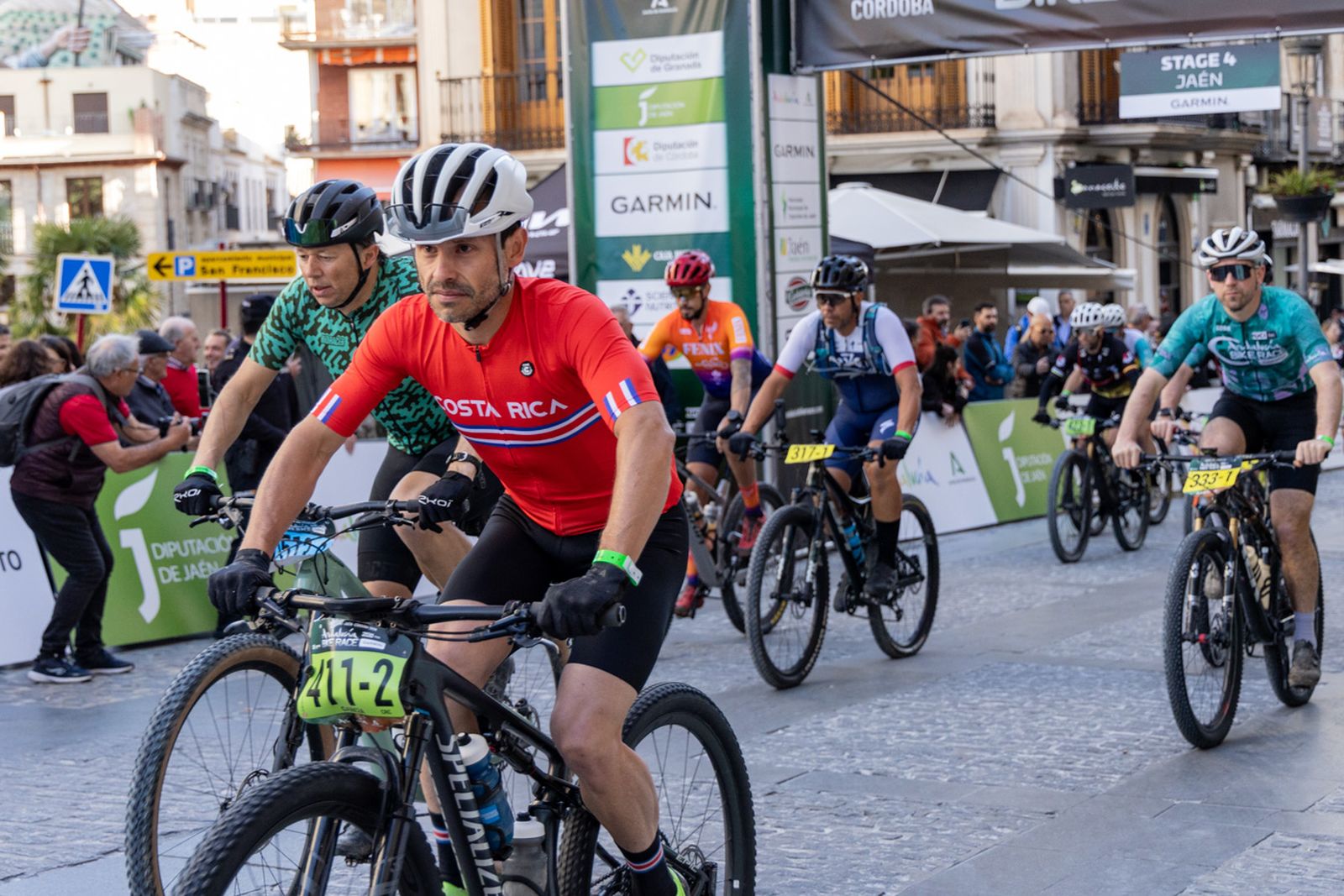 Jaén, protagonista de nuevo en la salida de la tercera etapa de la Andalucía Bike Race