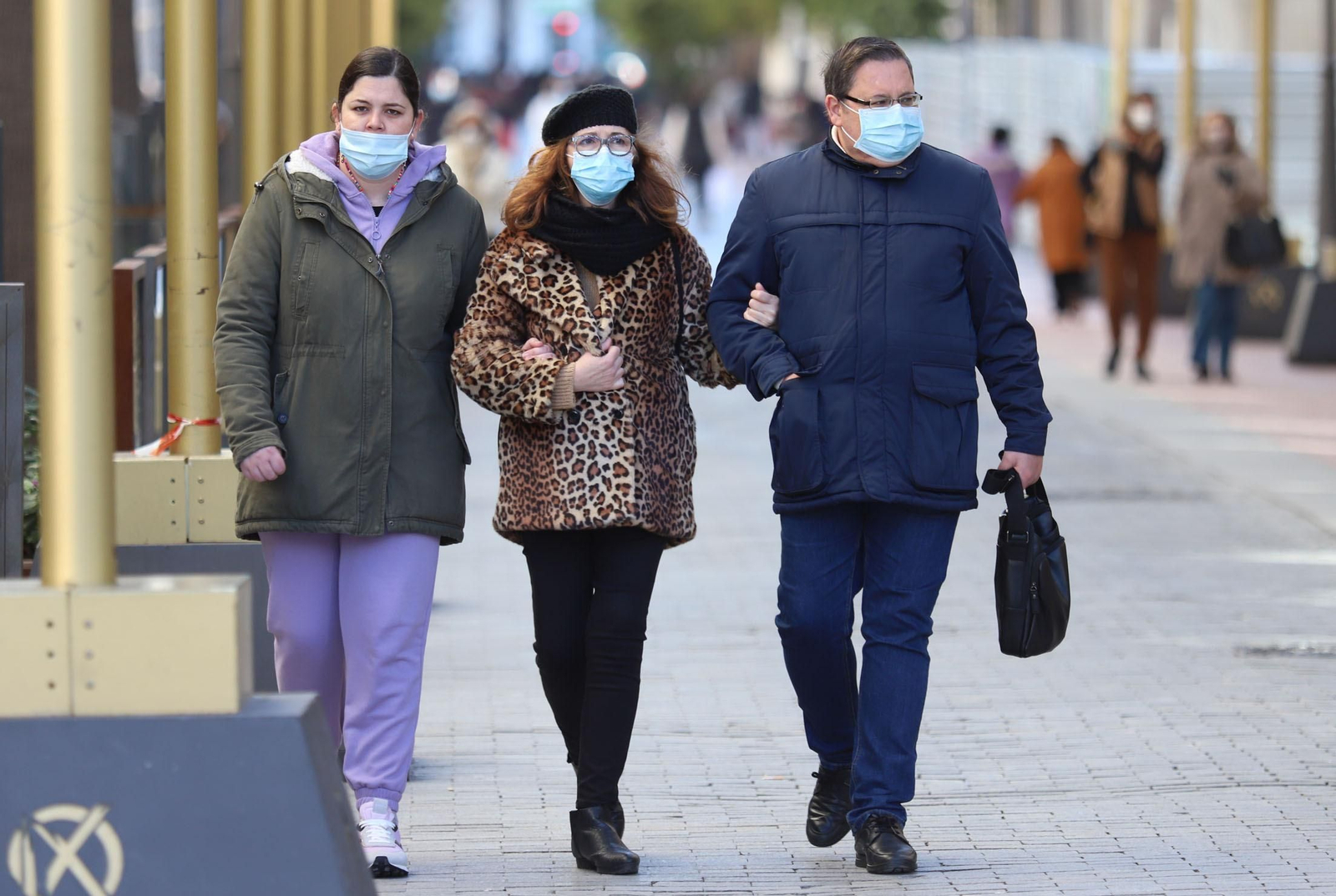 Jornada de frío intenso en las calles de Huelva