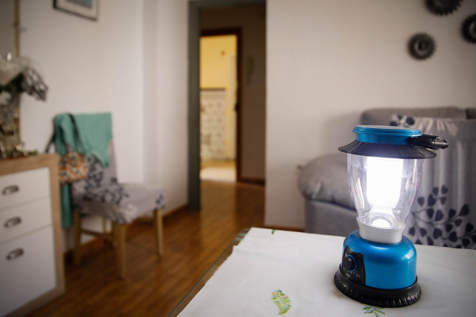 Imágenes de las quejas vecinales ante los cortes de luz en el barrio de pescadería