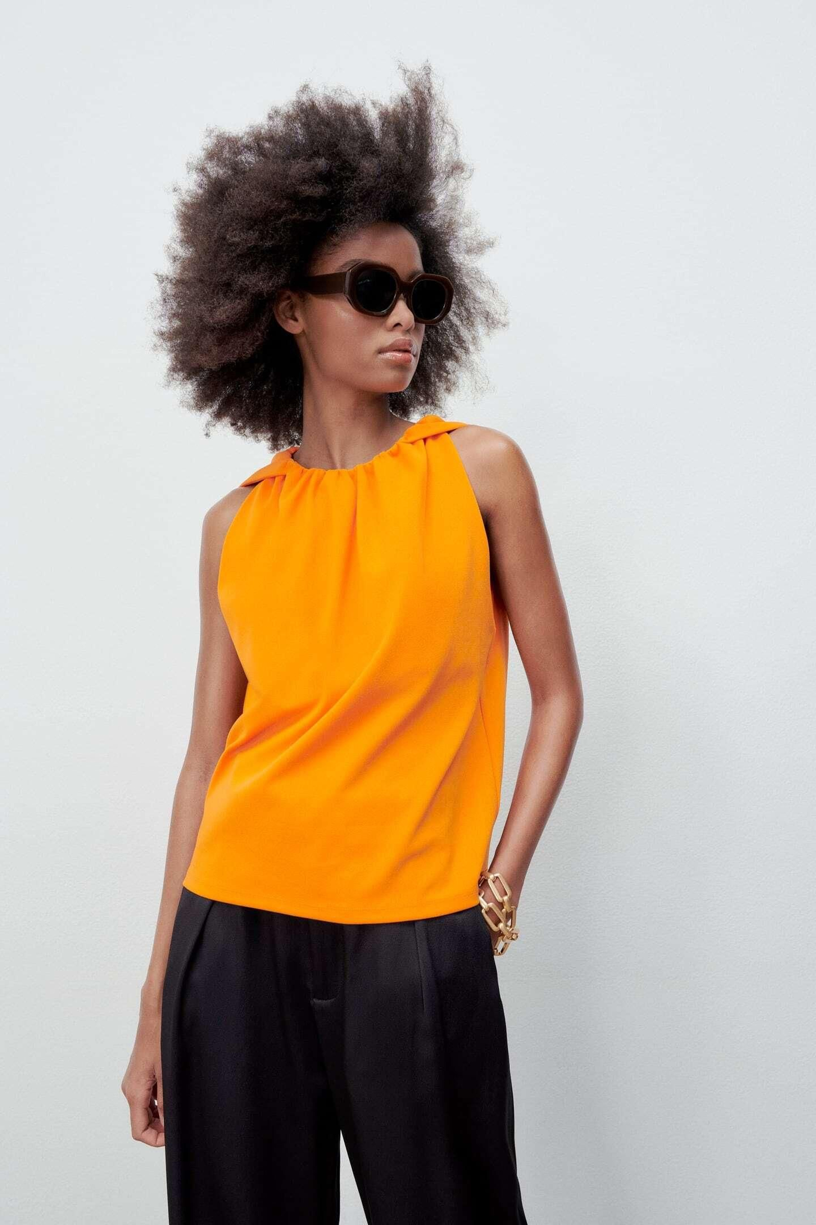 Cuerpo naranja y drapeado de Zara. Cuerpo naranja y drapeado de Zara.