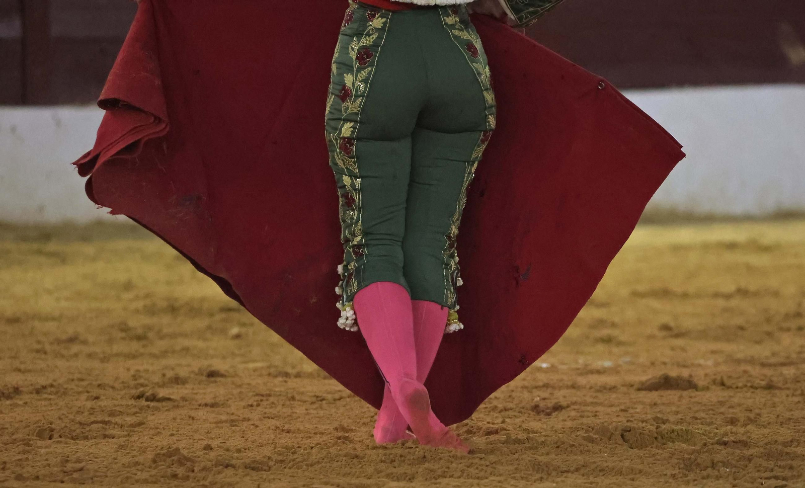 Fotos de la novillada mixta con picadores del sábado de la Feria de La Línea: Ignacio Candelas, Miriam Cabas y Juan Jesús Rodríguez