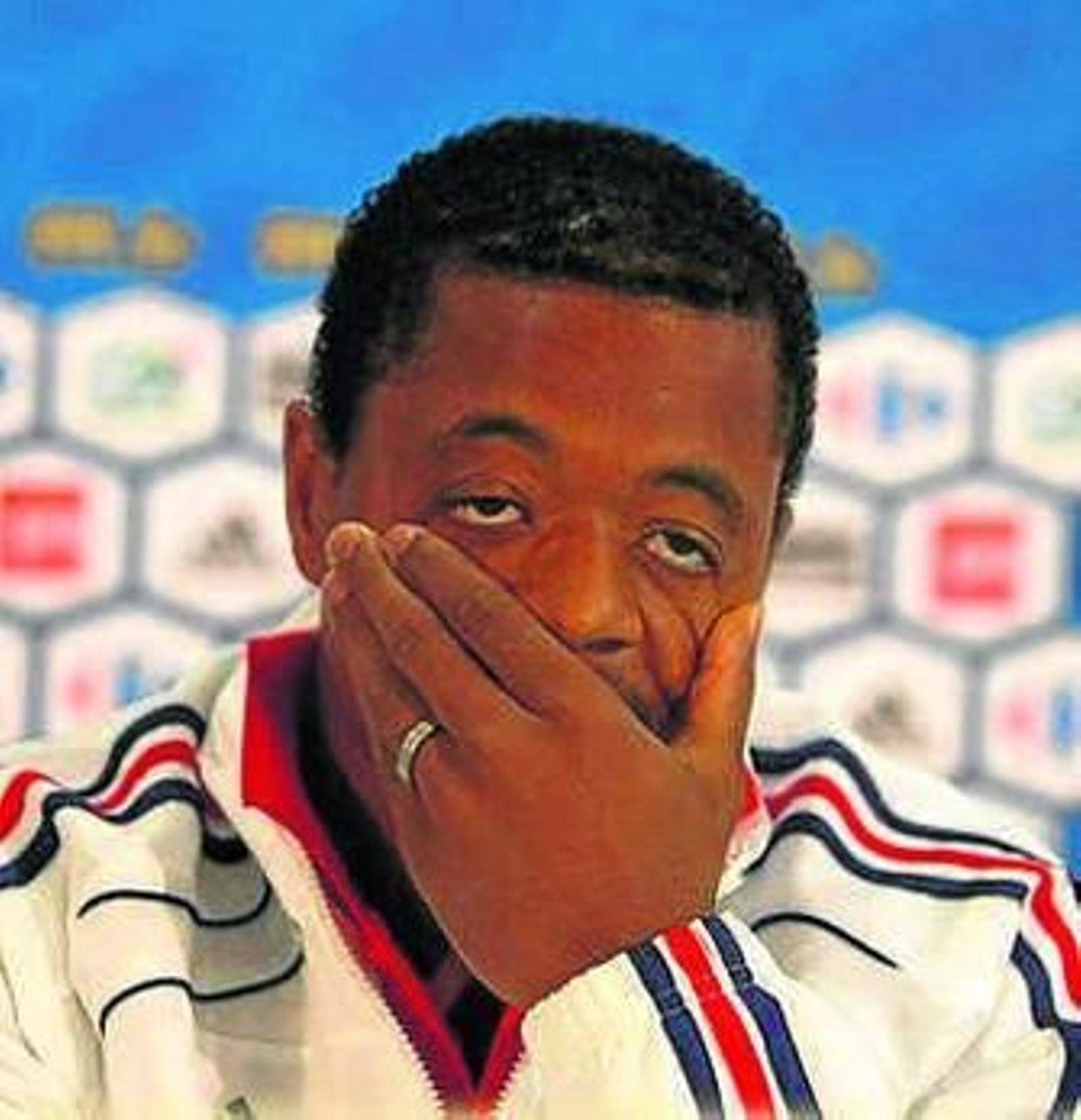 Anelka, en el aeropuerto George, cerca de Ciudad del Cabo.