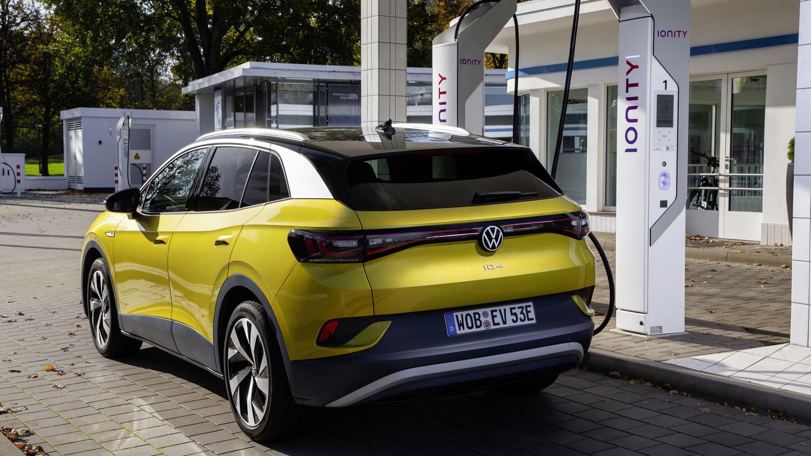 En algunos puntos de carga, la comunicación entre coche e infraestructura conforme a la norma ISO 15118 permitirá que se inicie las cargas tan pronto se conecte el cable al vehículo.