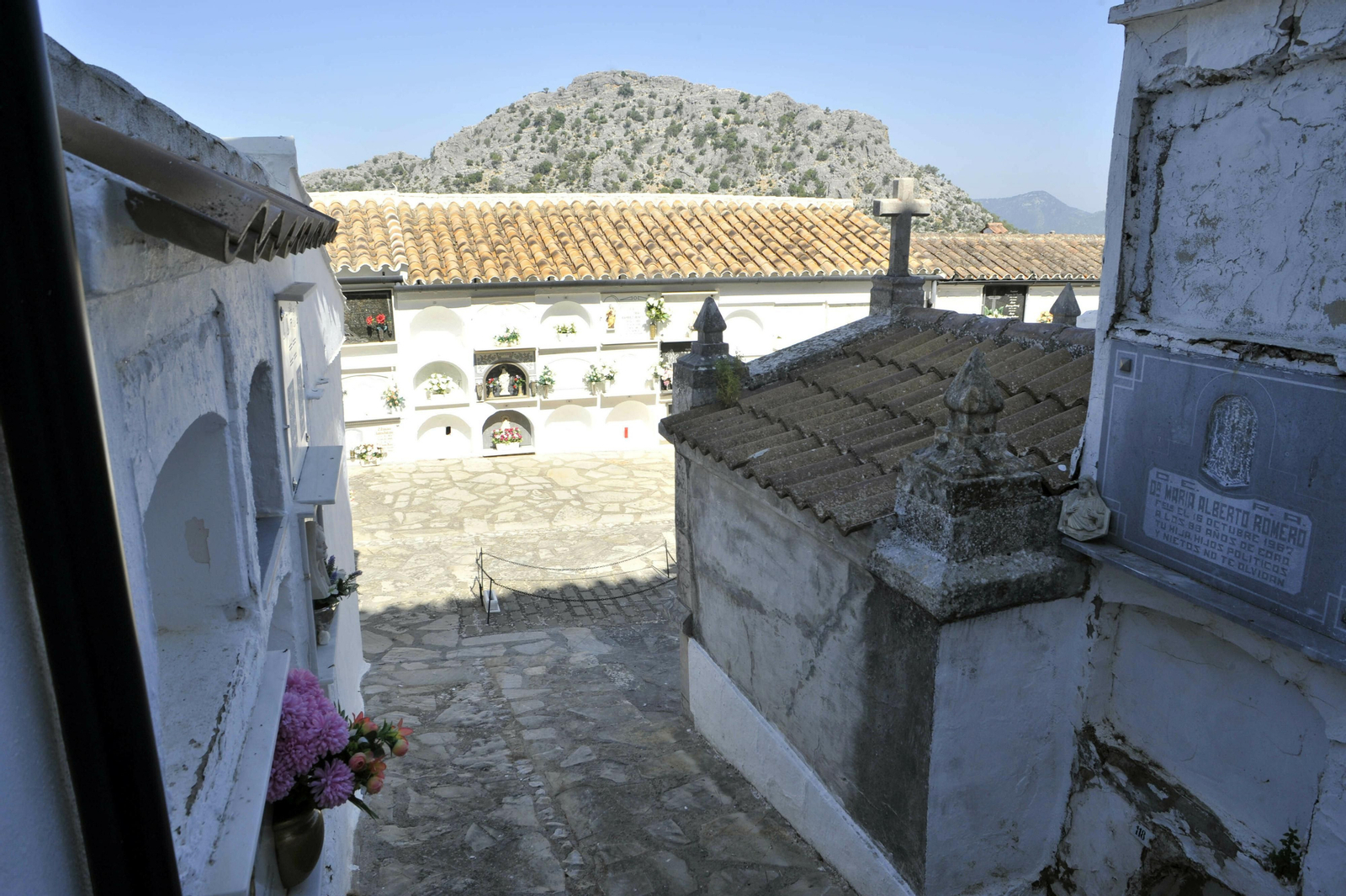 Imágenes del cementerio de Villaluenga