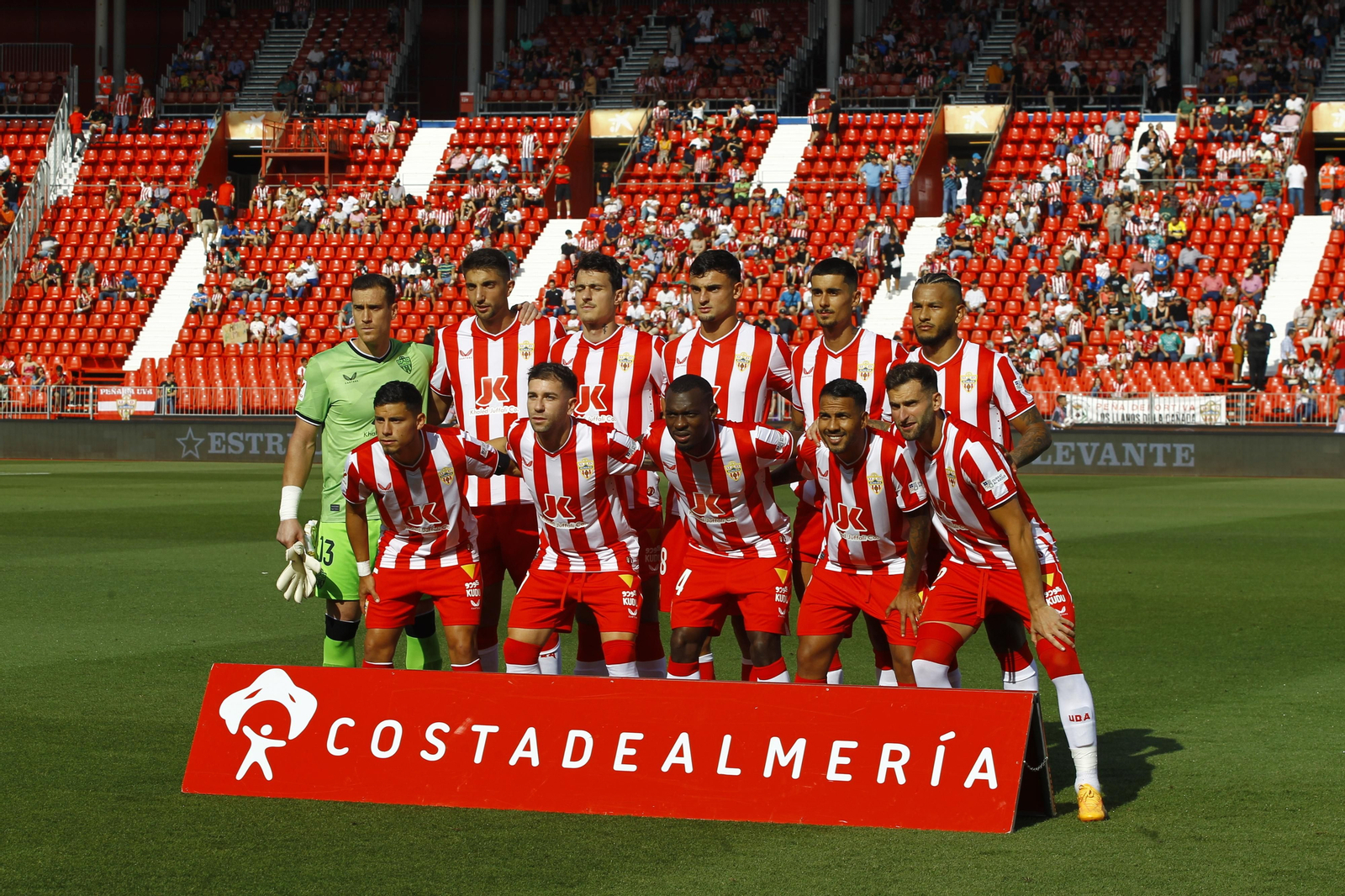 Imágenes de la gran victoria del Almería ante el Cádiz por 6 a 1