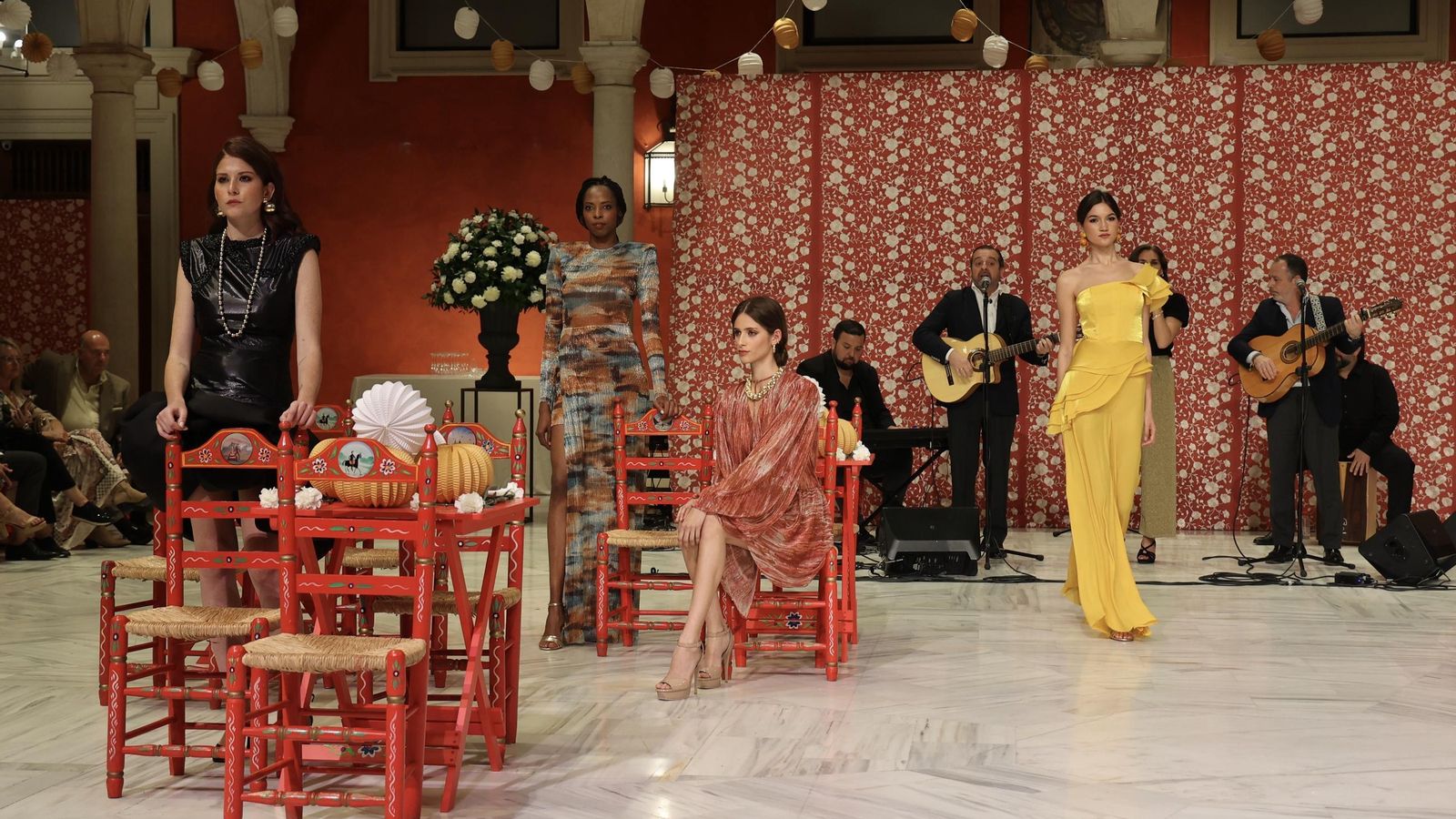 Diseños de Zambonino vistos en la pasarela 'Cajasol de moda'.