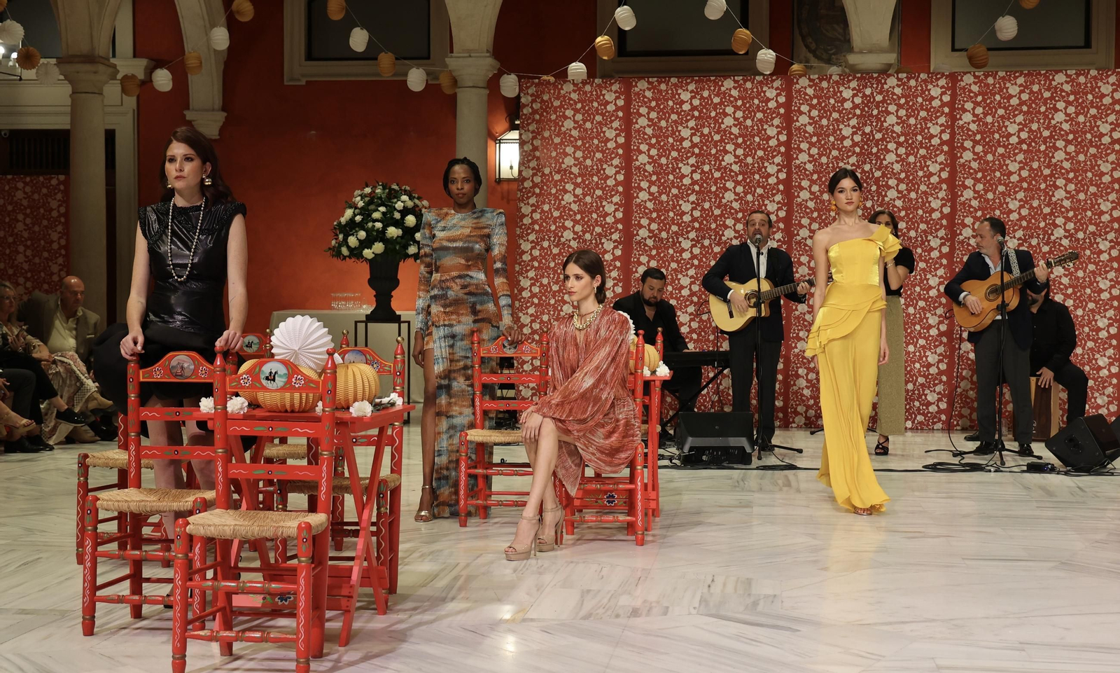 Desfile moda andaluza "Cajasol de moda"