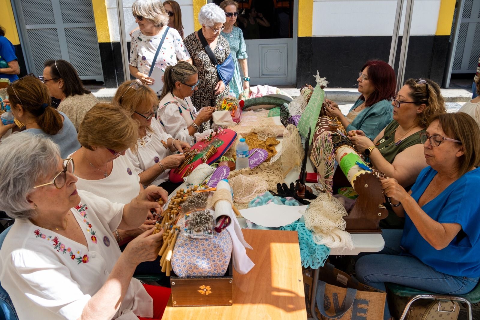 Las imágenes del I Encuentro de Bolillos de la asociación Mujeres de Acero