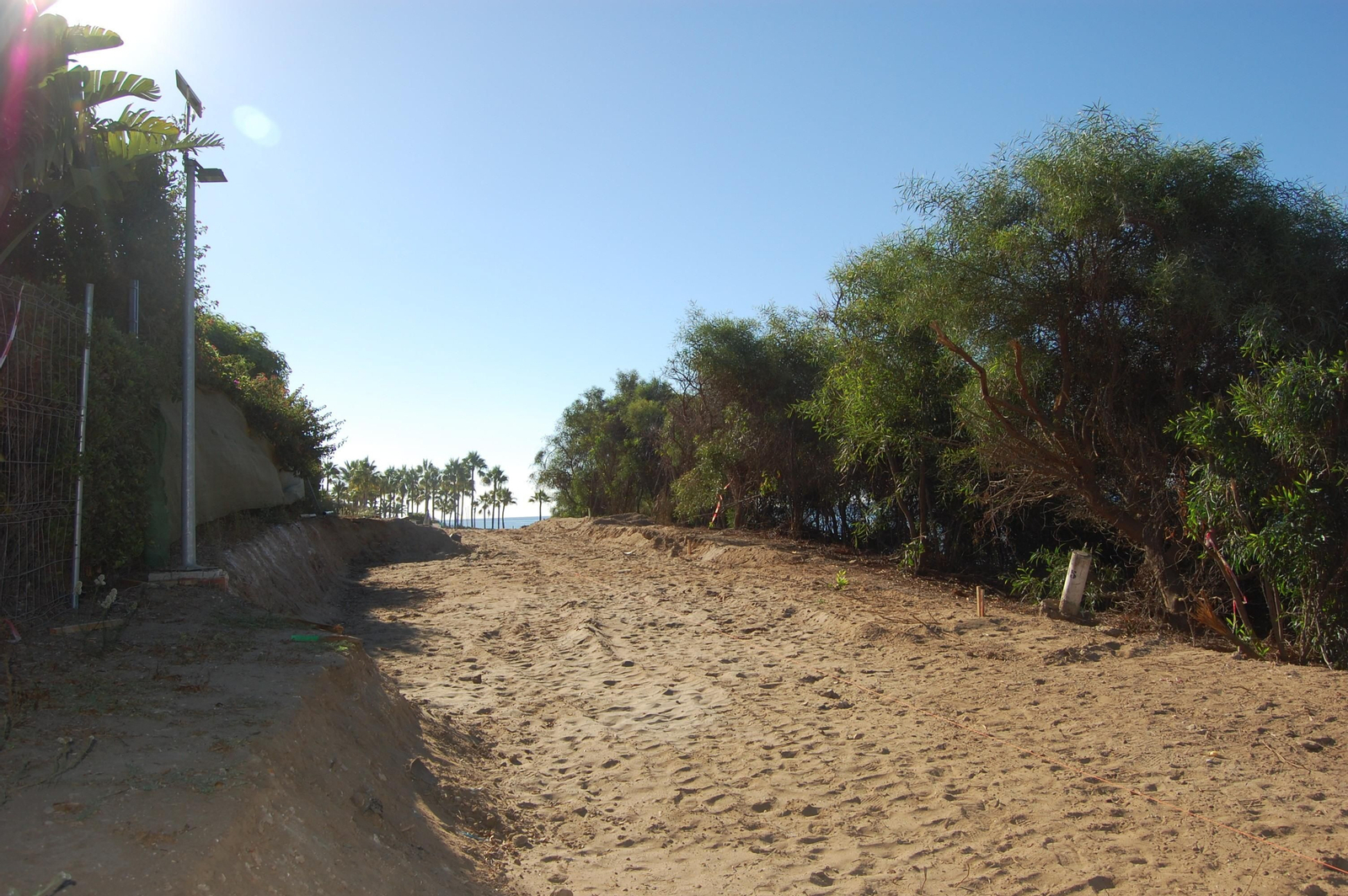El nuevo nuevo trazado de paseo marítimo que se está construyendo en Las Chapas. El nuevo nuevo trazado de paseo marítimo que se está construyendo en Las Chapas.