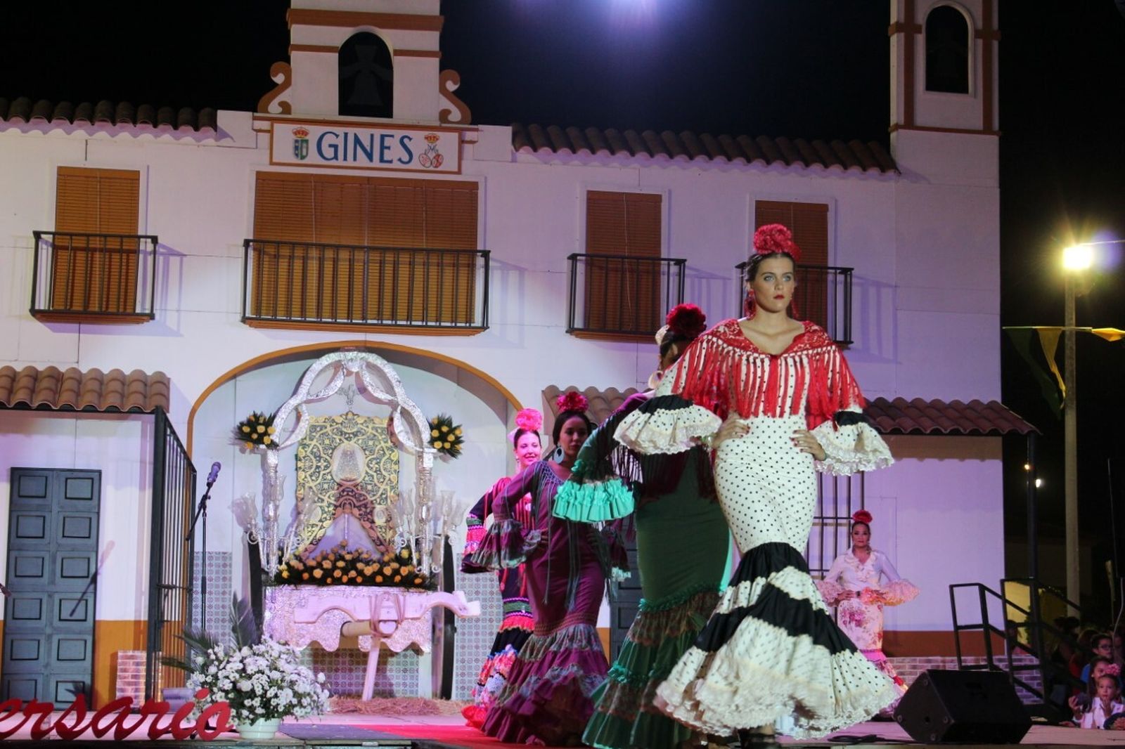 Firmas como Sonibel o Micaela Villa muestran sus diseños en la pasarela 'Retales del camino'.