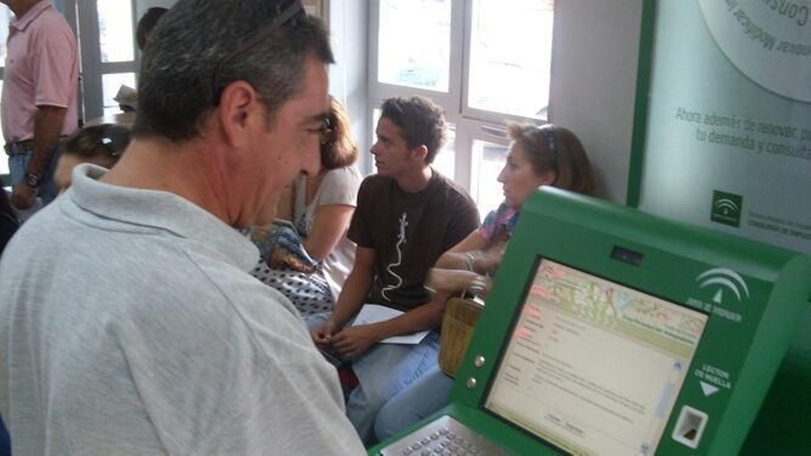 Solo quienes se inscriban por primera vez como demandante de empleo, tendrá que hacerlo a iniciativa propia y llamando a los teléfonos habilitados en las 13 Oficinas SAE de Almería.