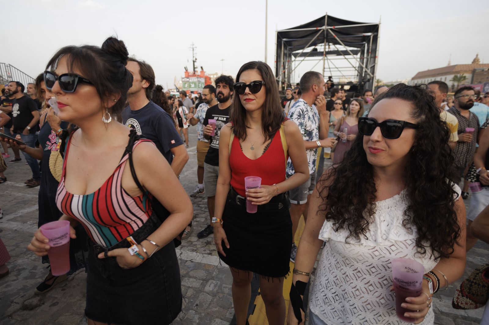 Búscate en las imágenes del primer día de conciertos en el festival  "No sin música"